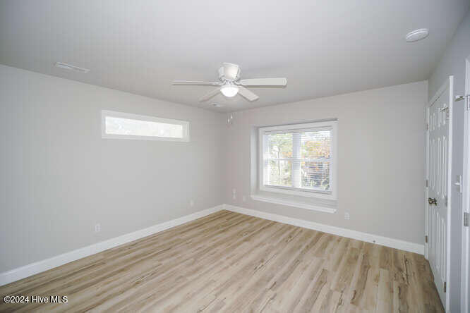 100483646 | Photo 12