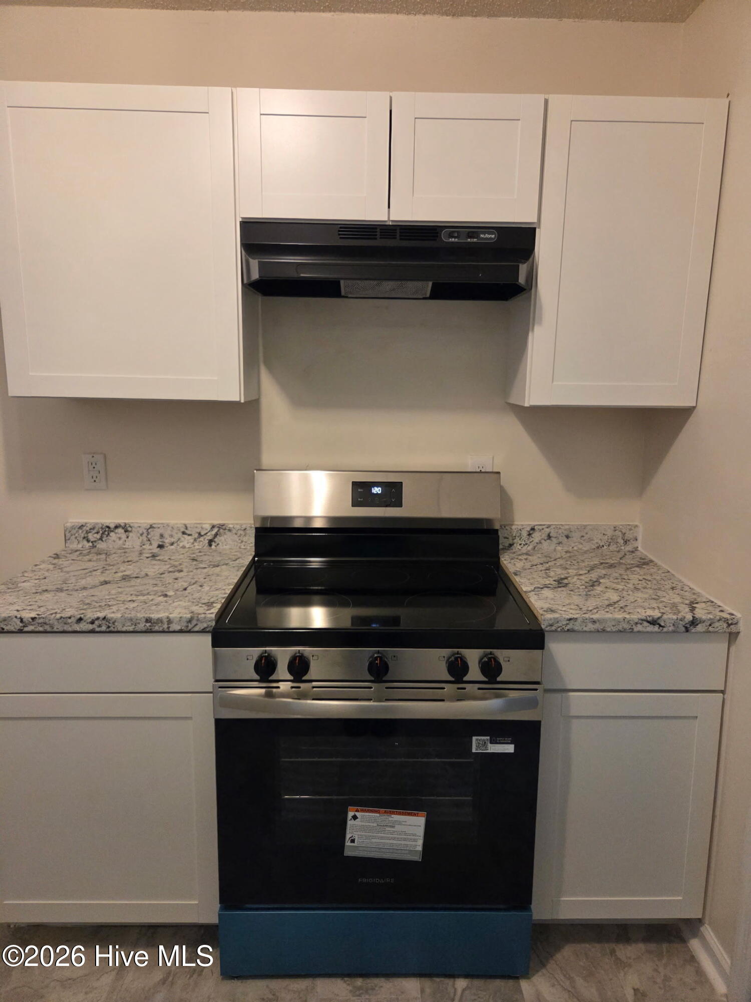 100569129 | Photo 13