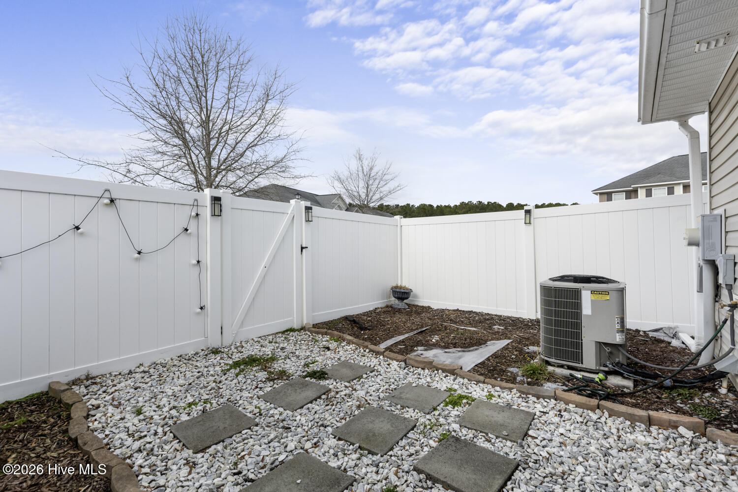 100549698 | Photo 24