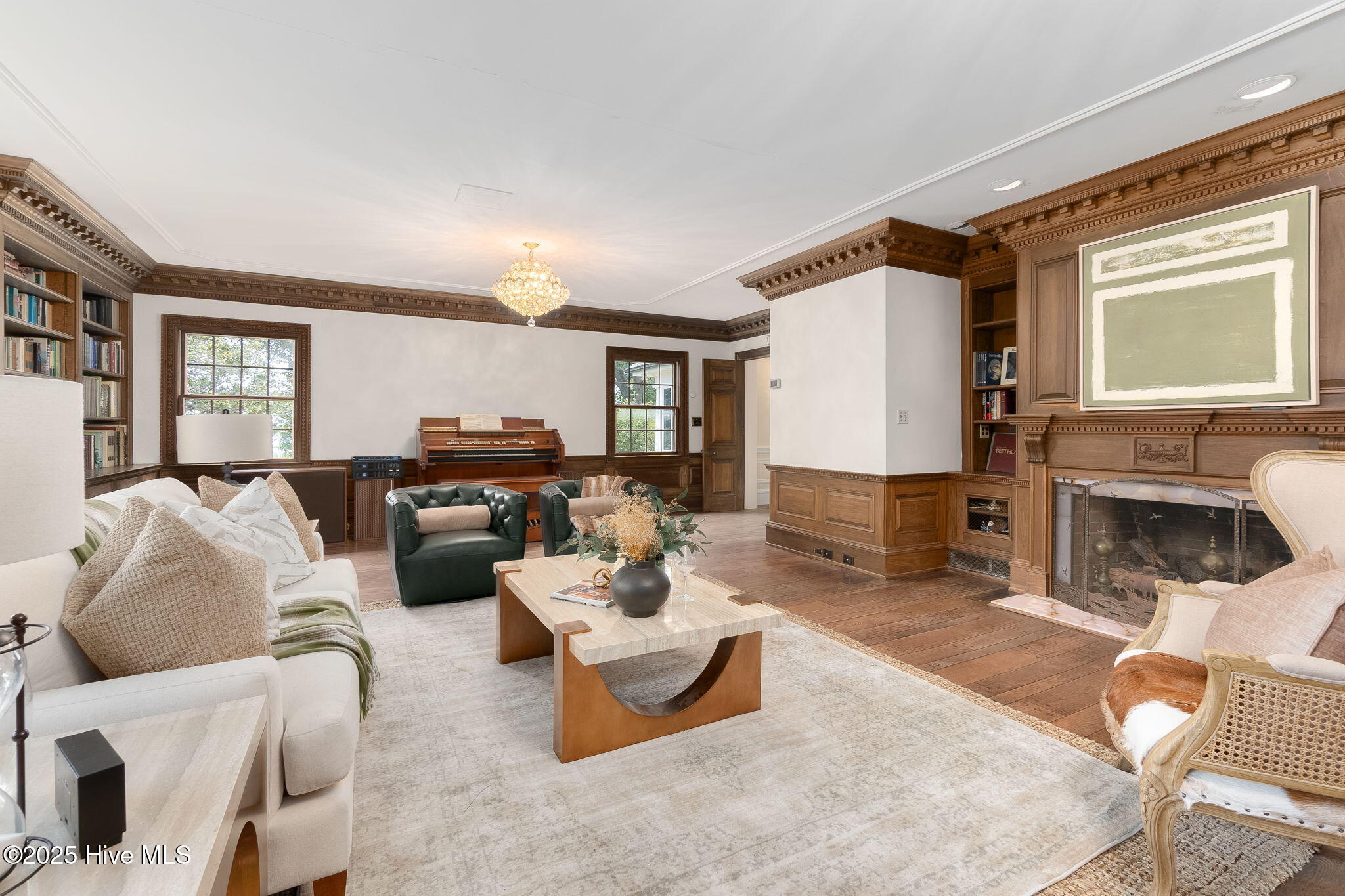 100528330 | Photo 35