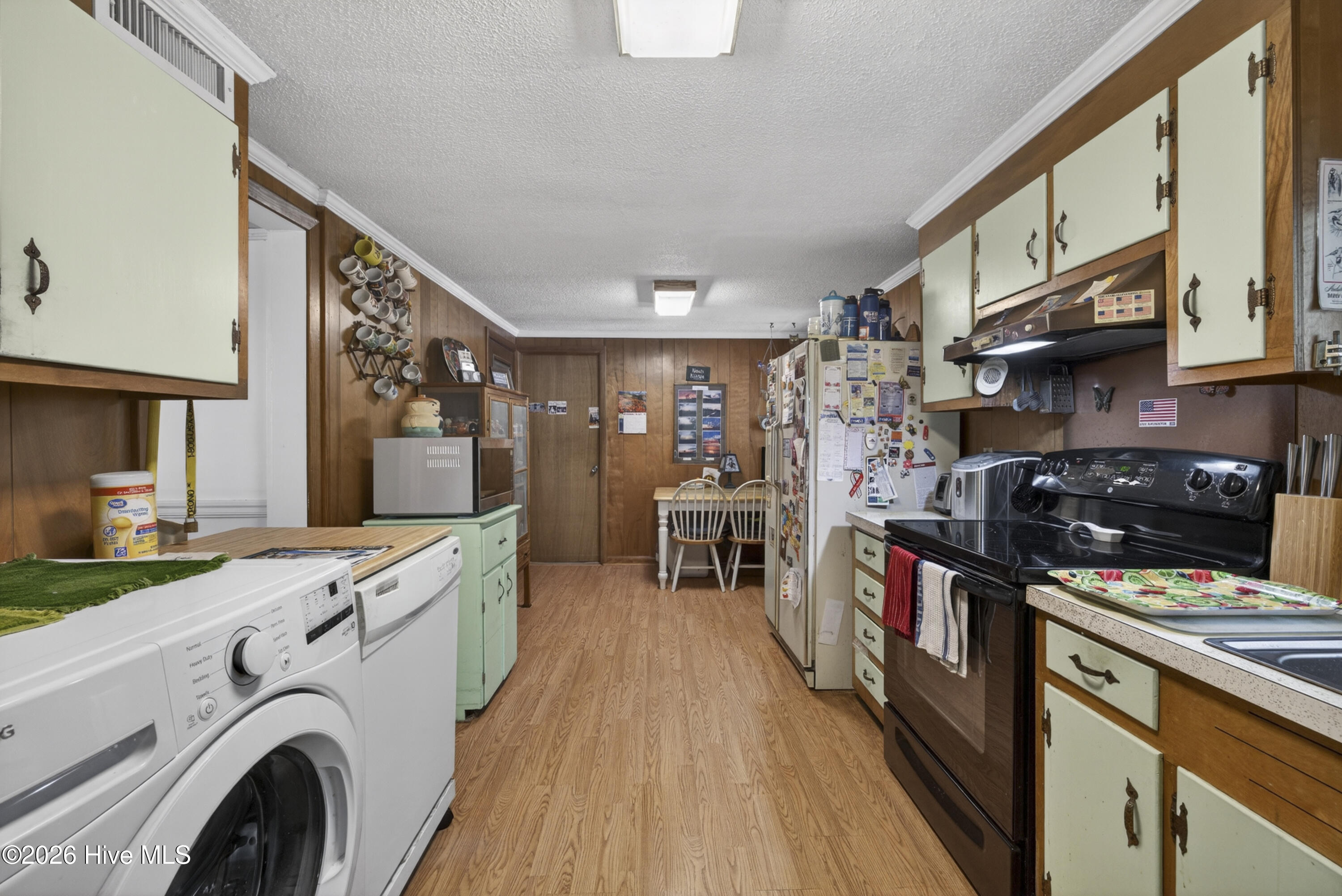 100569316 | Photo 21