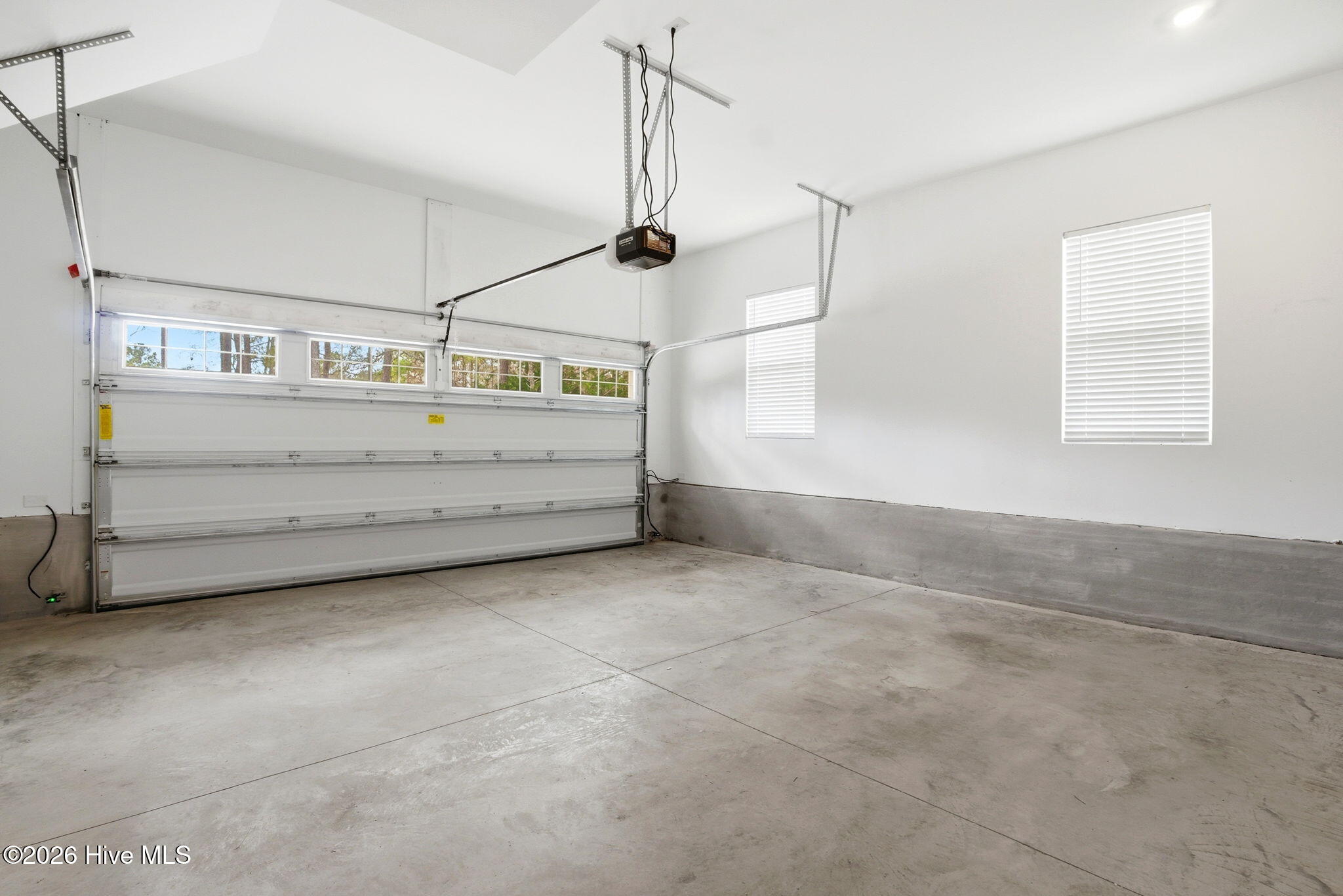 100558607 | Photo 37