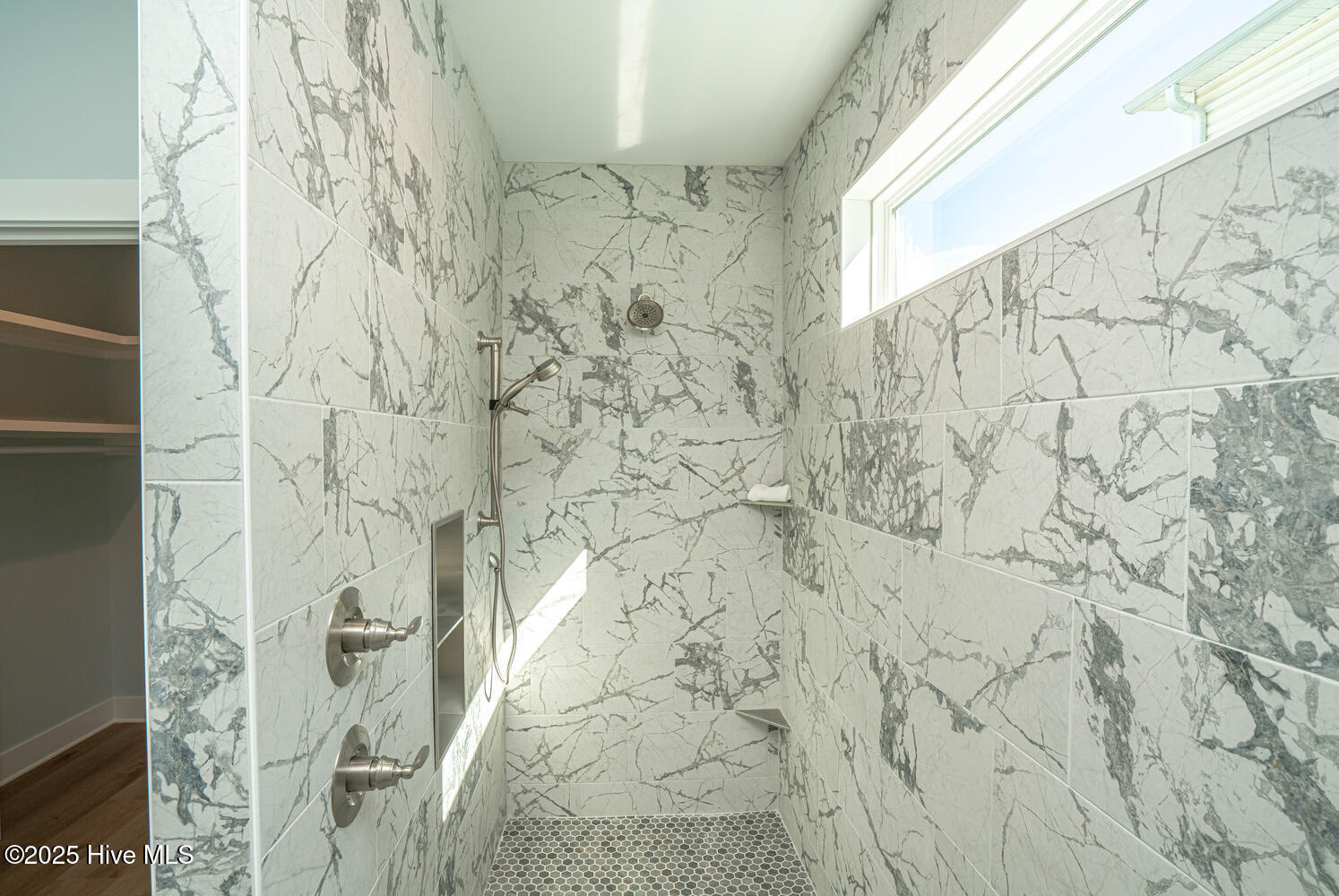 100531648 | Photo 14