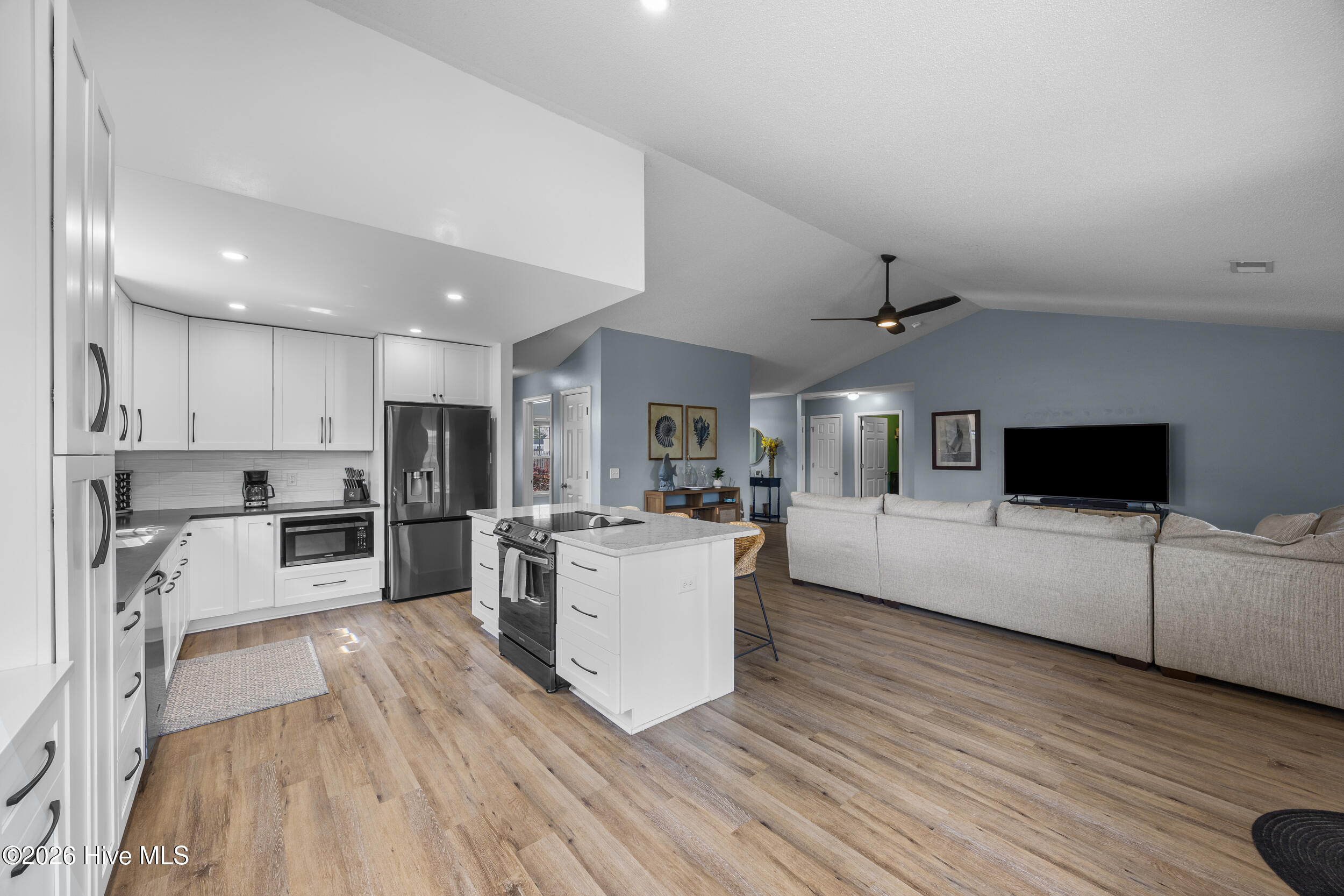 100562673 | Photo 14