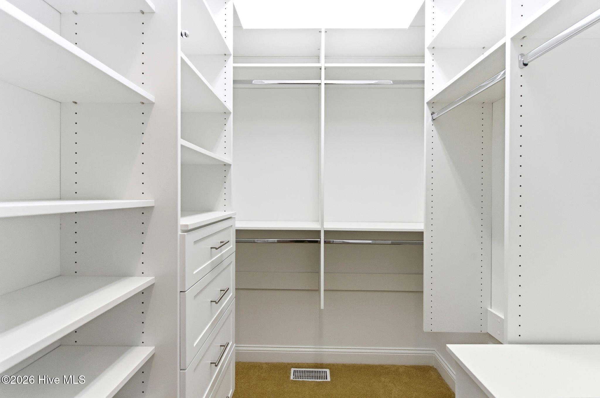 100567139 | Photo 31