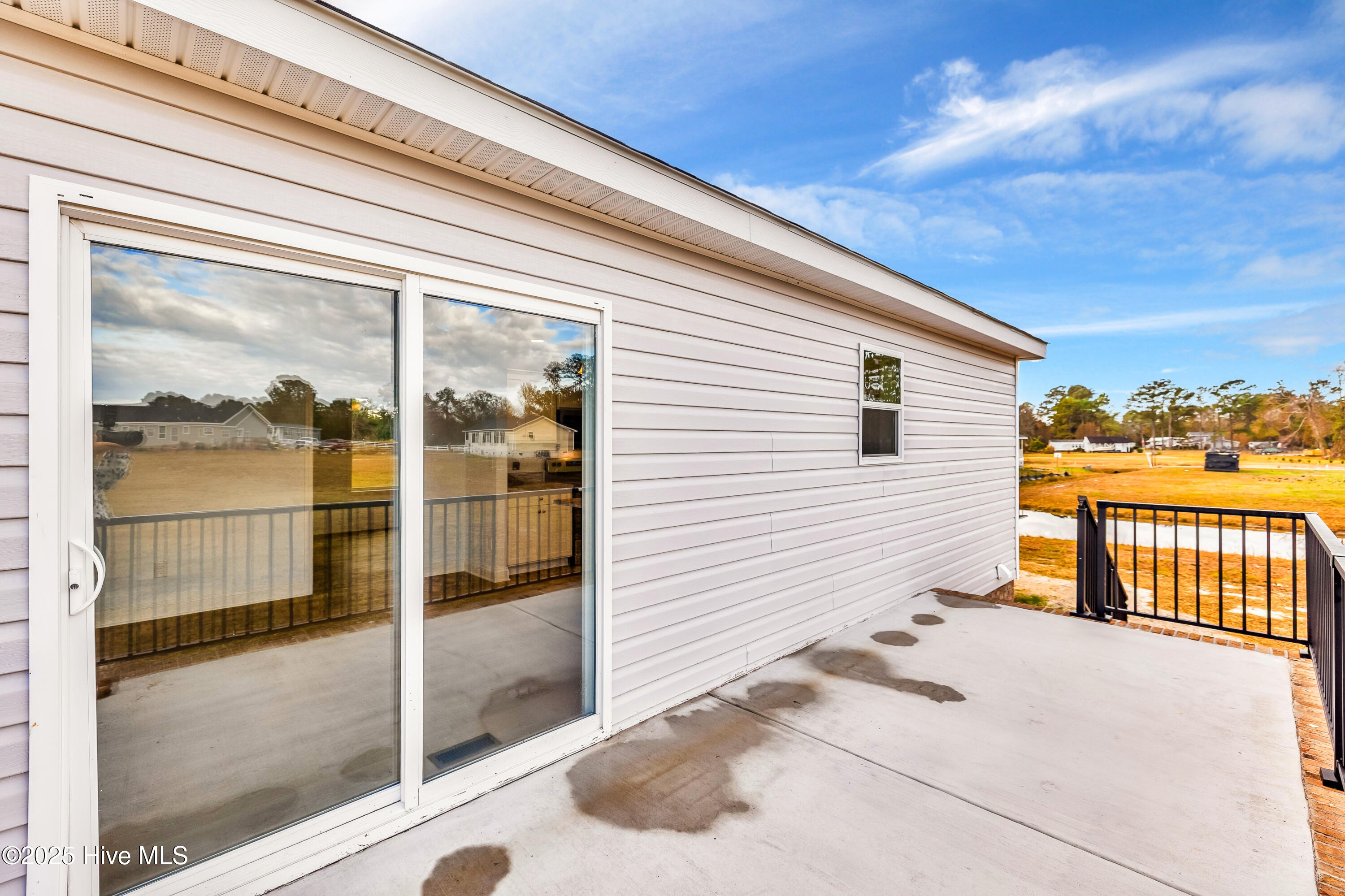 100543383 | Photo 21