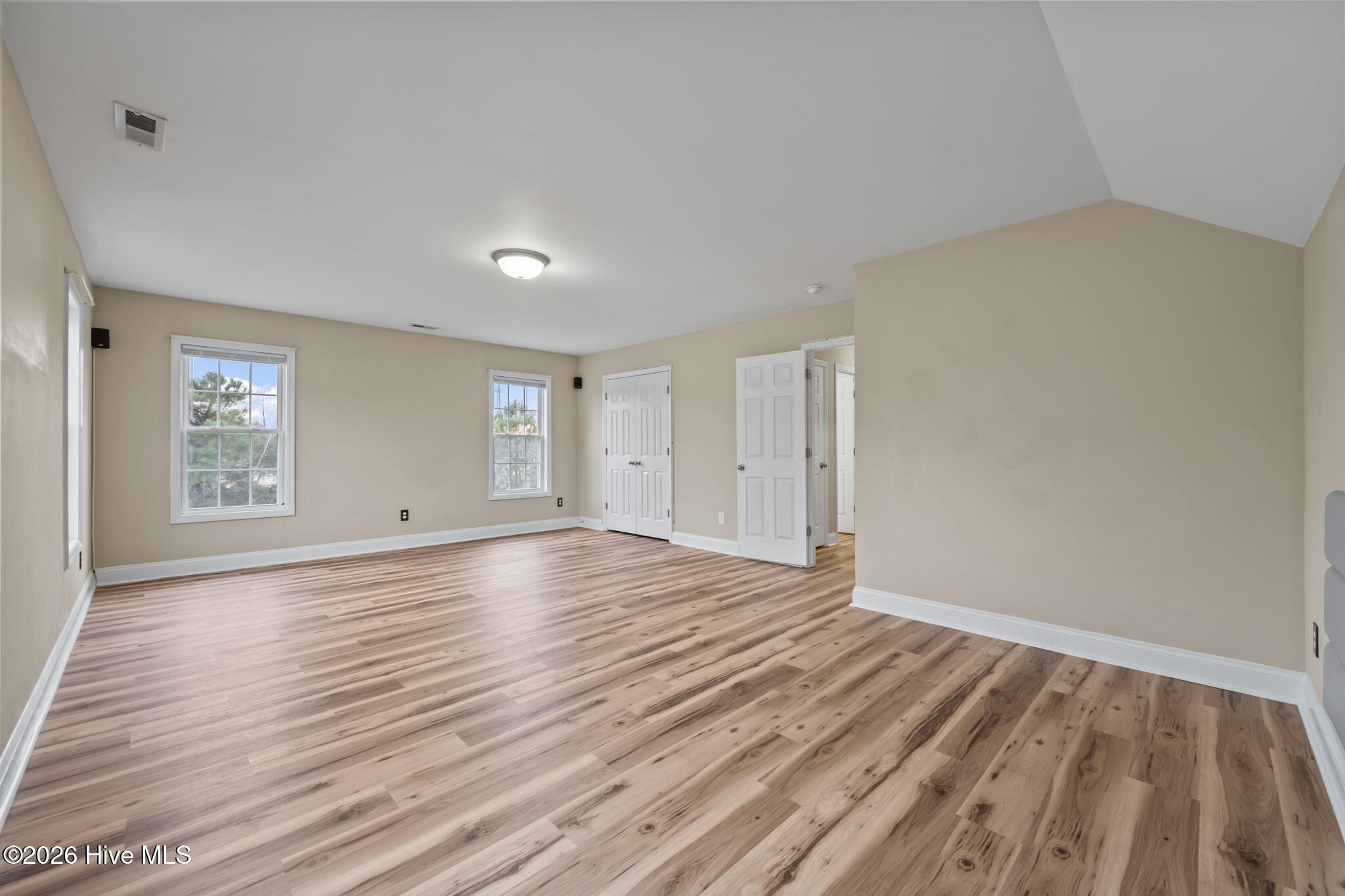 100548708 | Photo 19