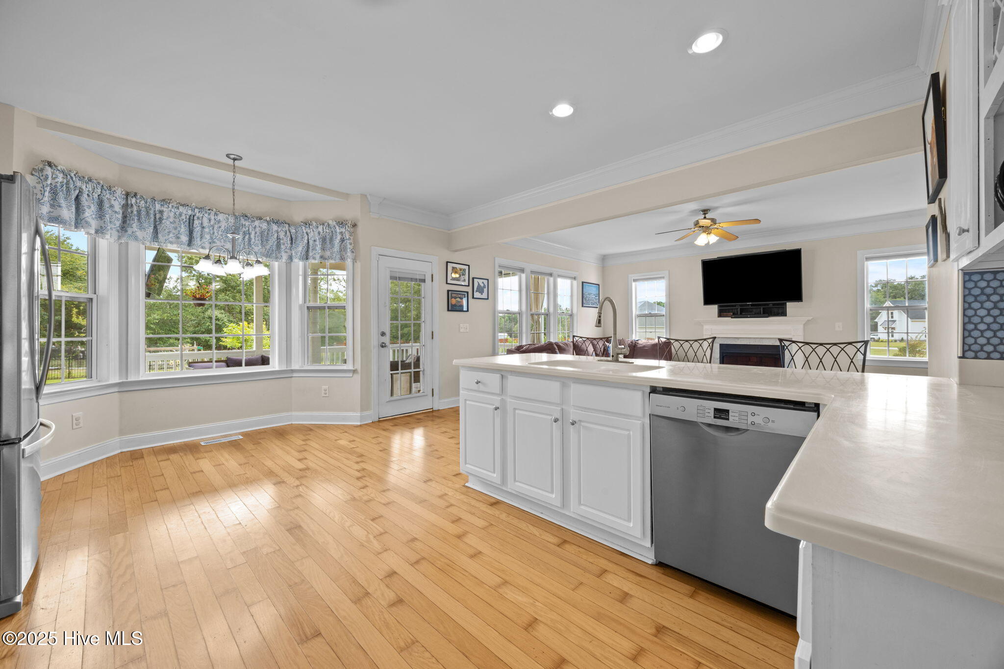 100530646 | Photo 16