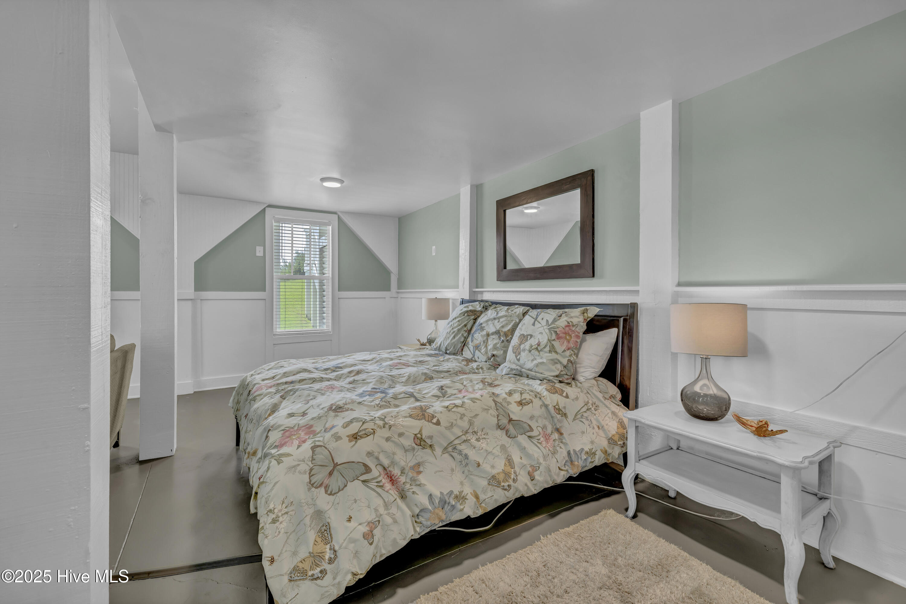 100515880 | Photo 35