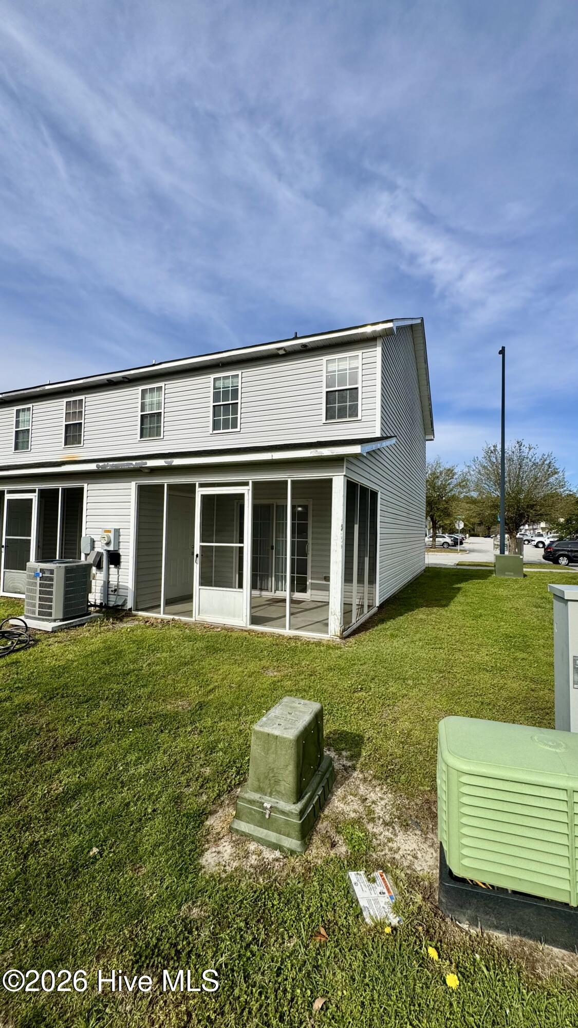 100561588 | Photo 17