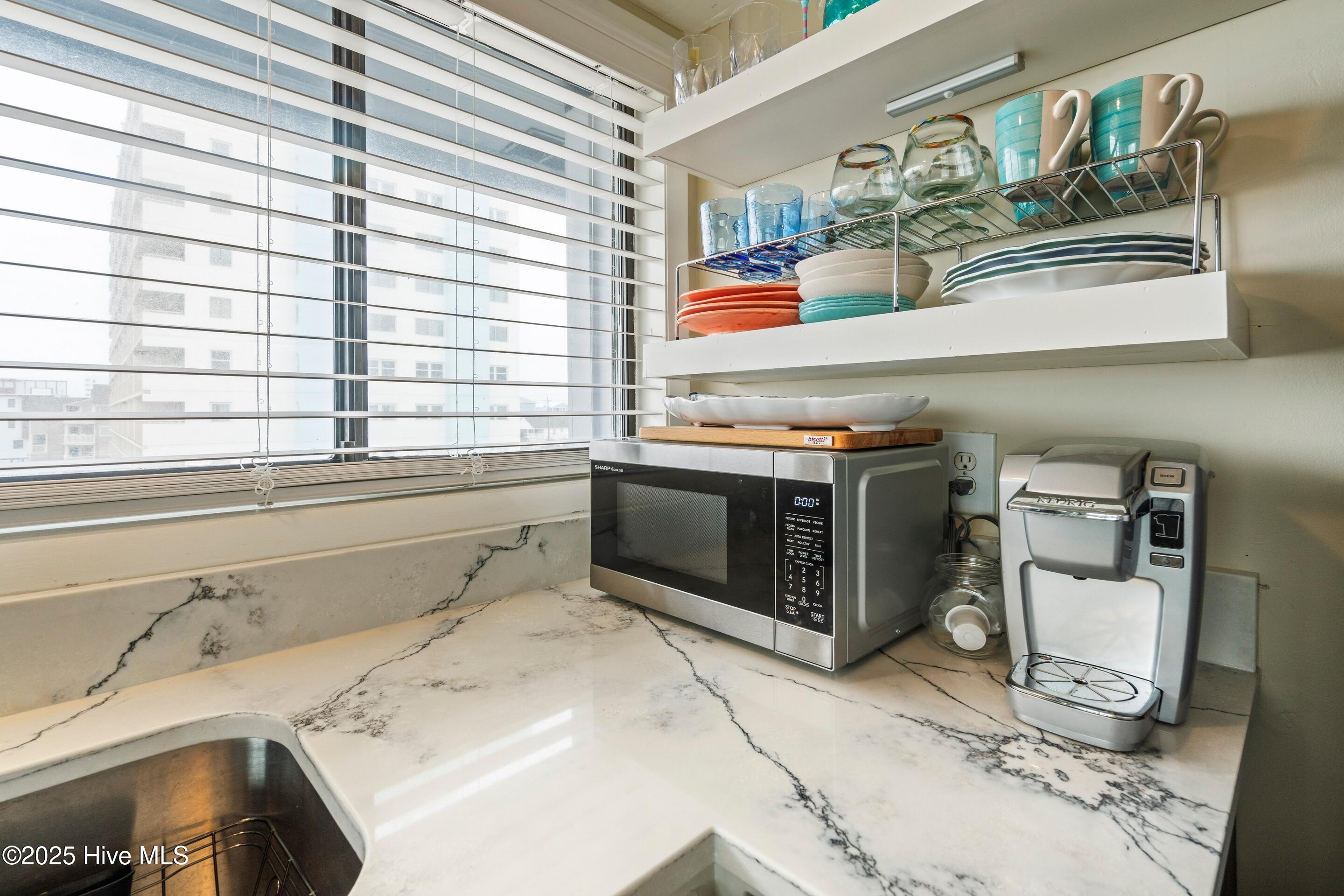 100536281 | Photo 16