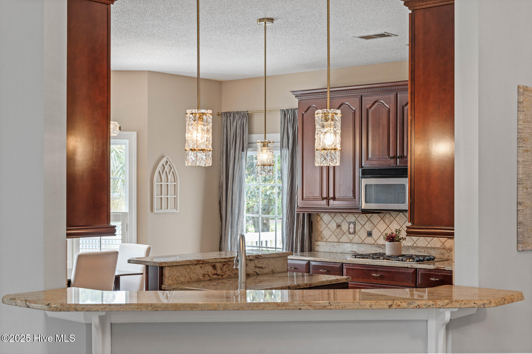 100547919 | Photo 26