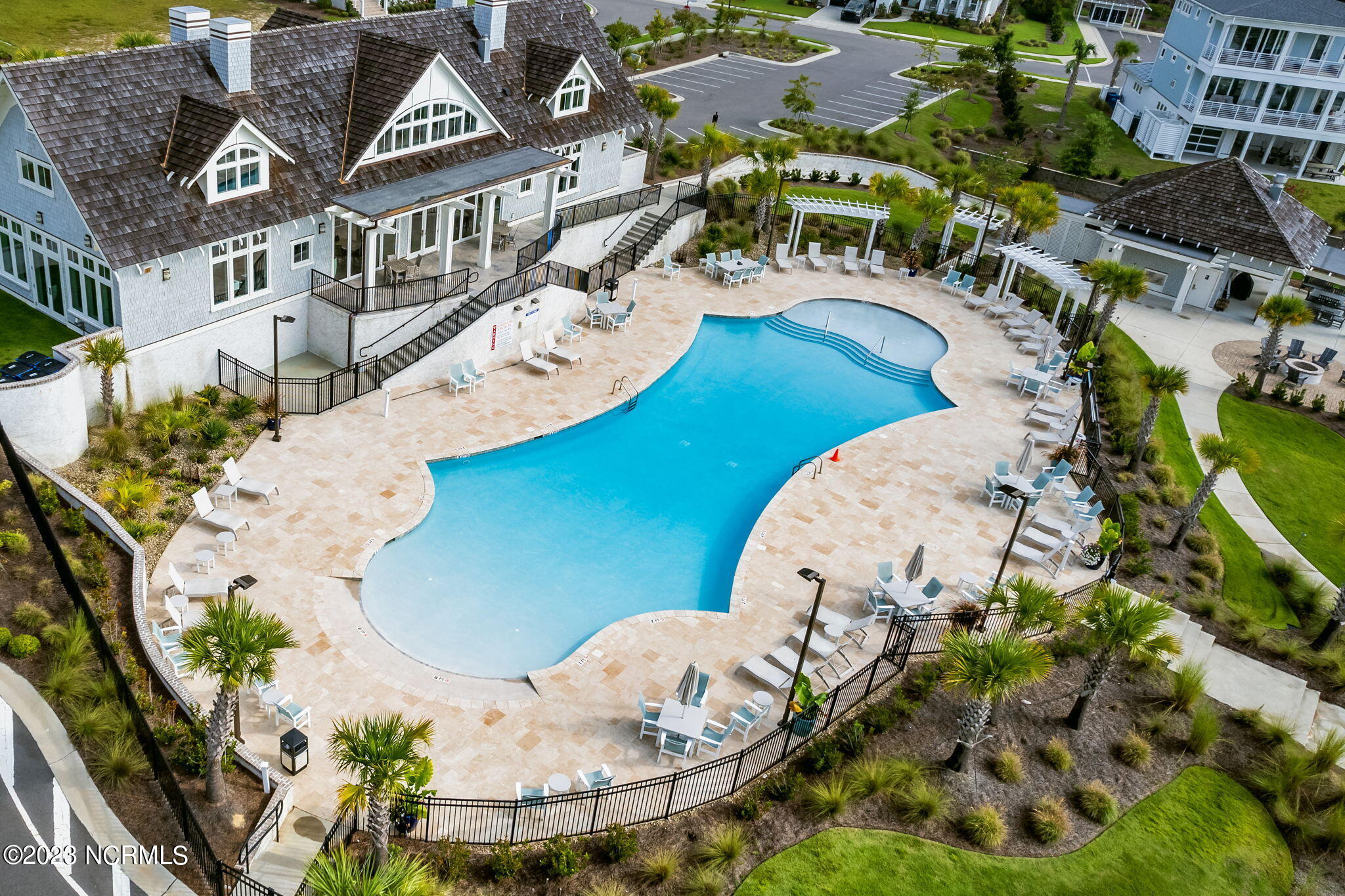 100568669 | Photo 16