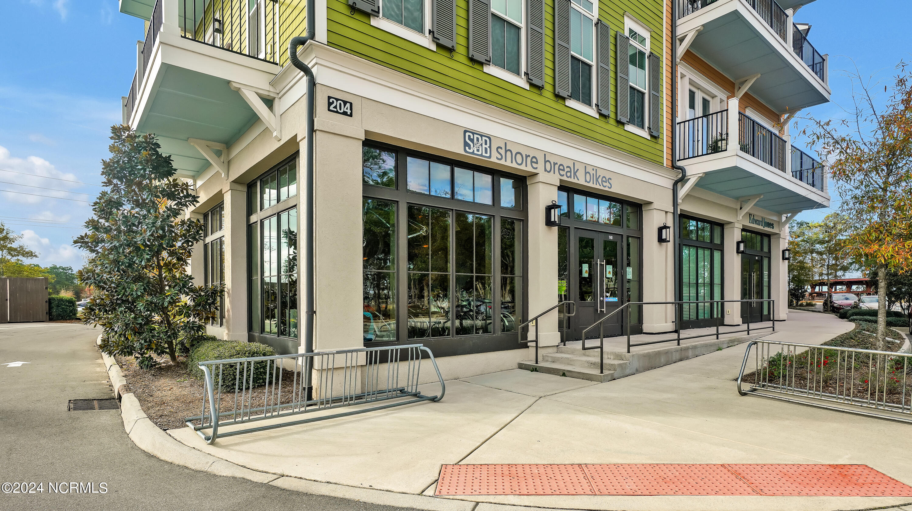 100543550 | Photo 44