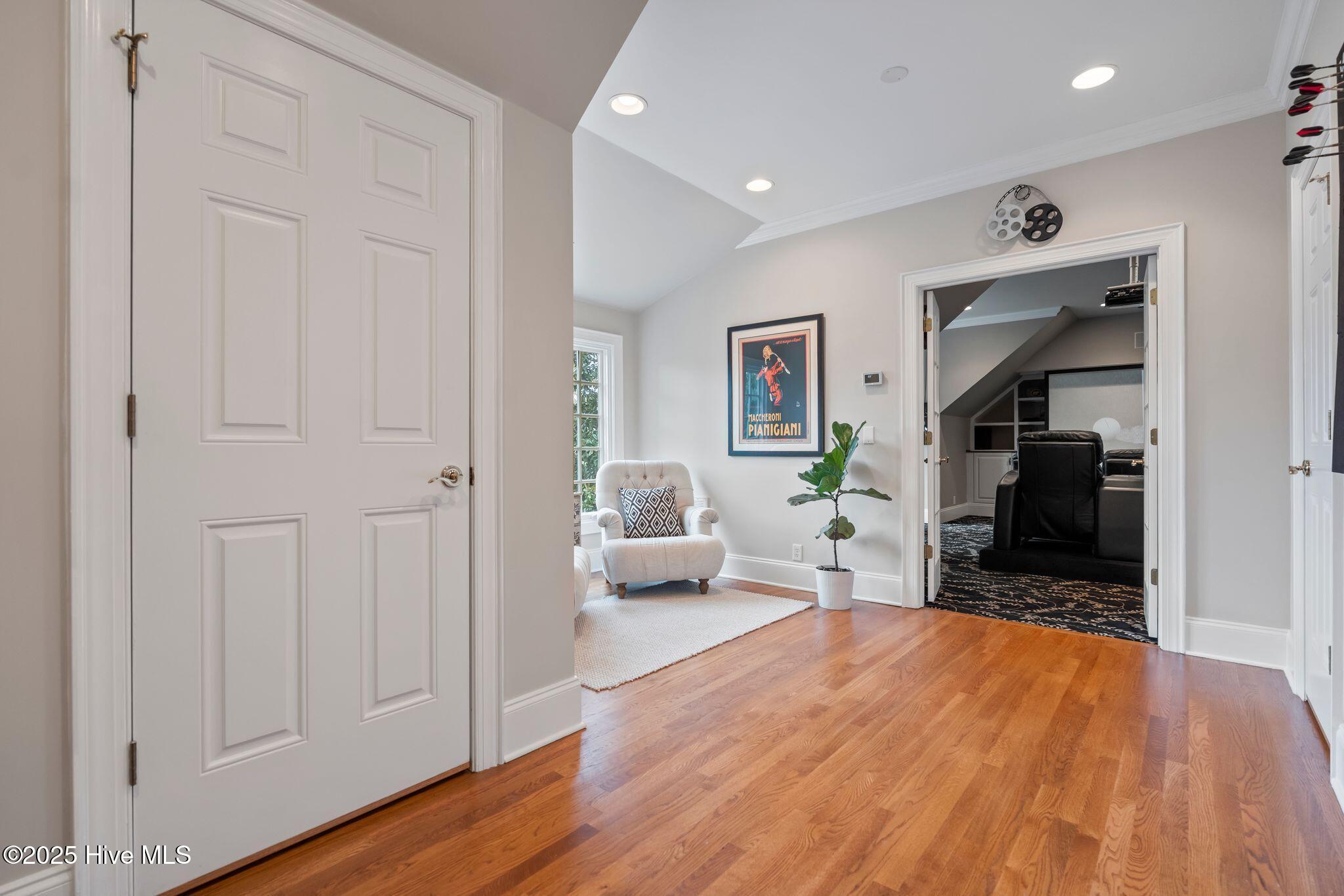 100530857 | Photo 39