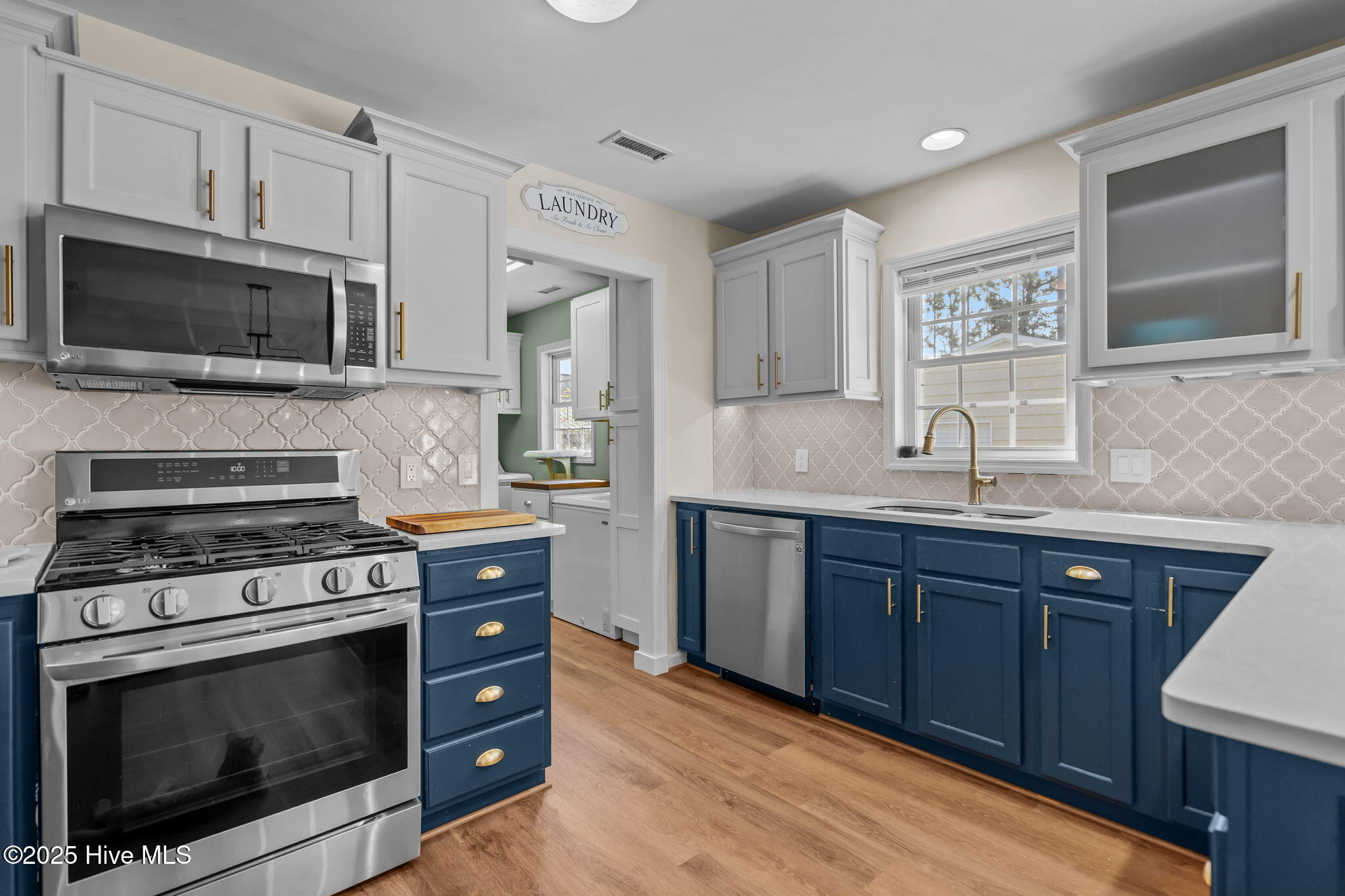 100536417 | Photo 15