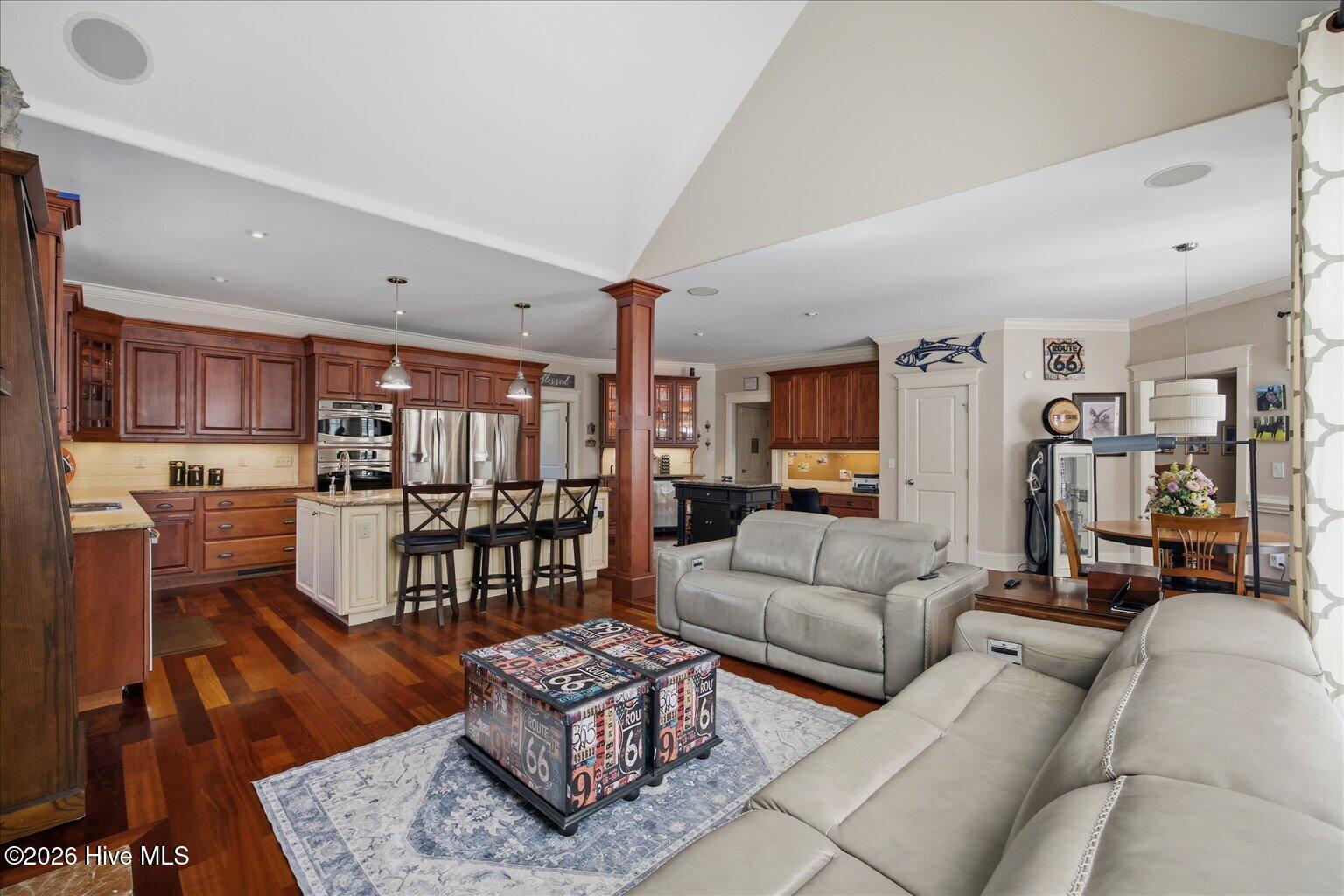 100564317 | Photo 11