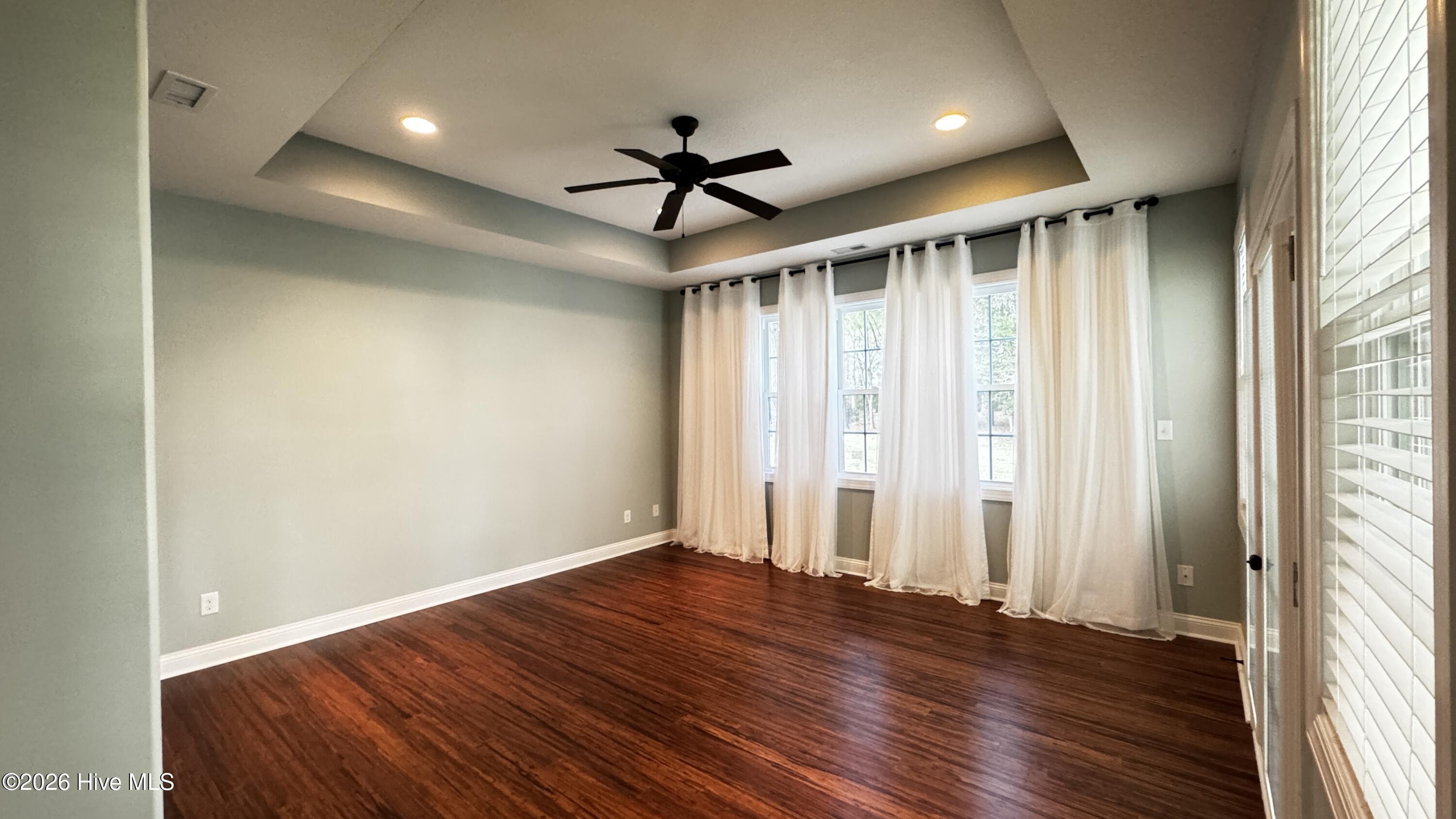 100565264 | Photo 28