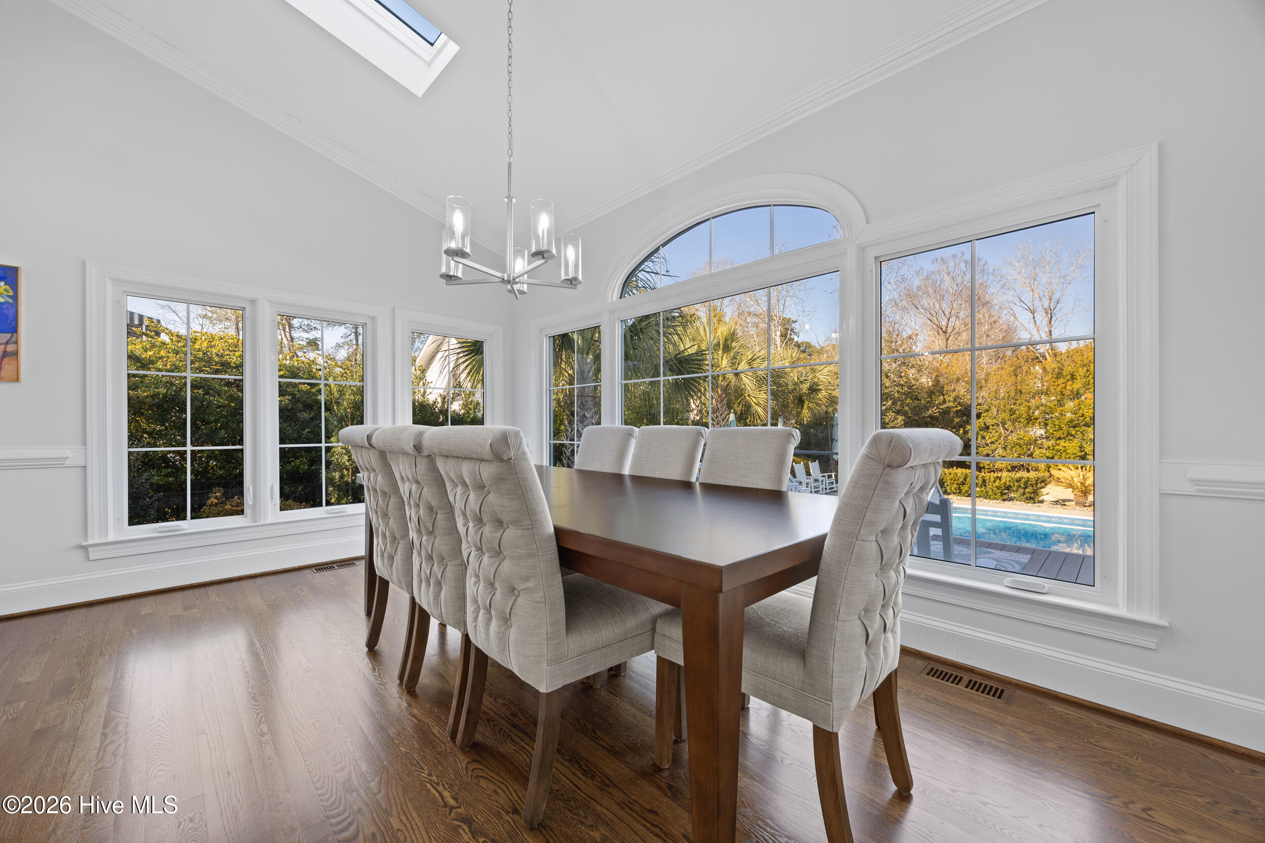 100553782 | Photo 25