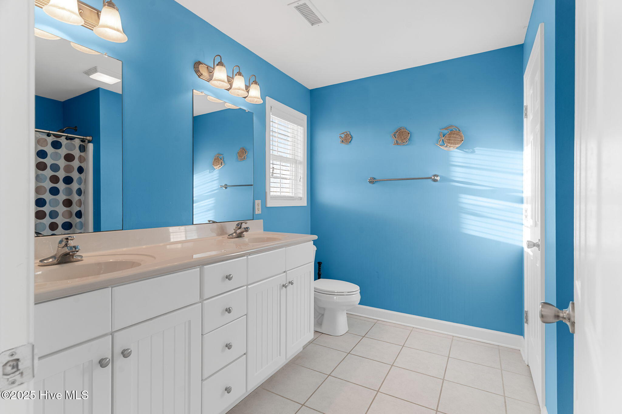 100544912 | Photo 50