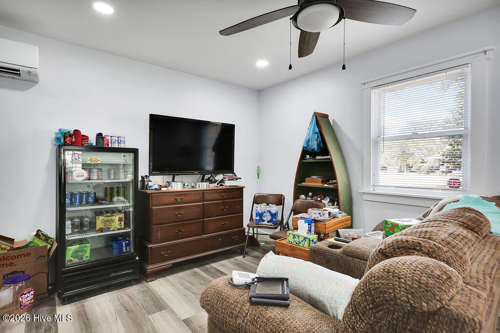 100555403 | Photo 36