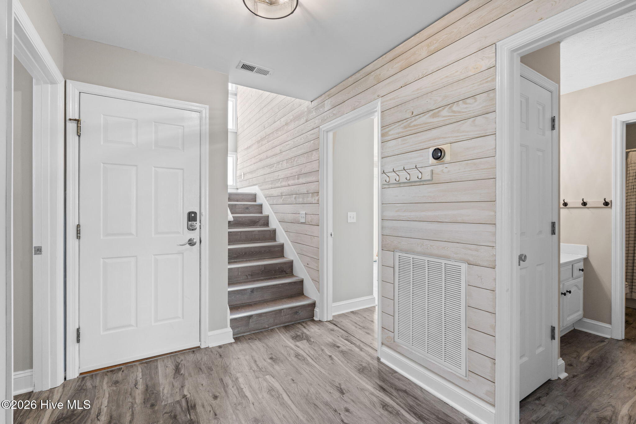 100568458 | Photo 58