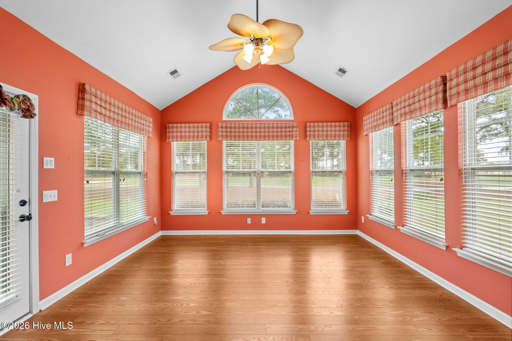 100493950 | Photo 27