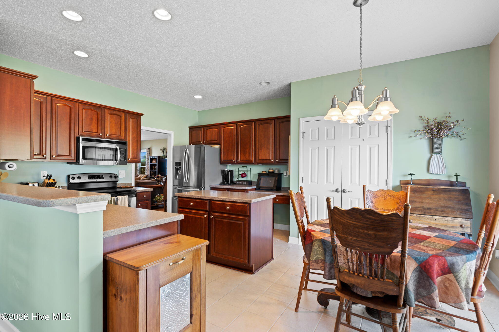 100570375 | Photo 14