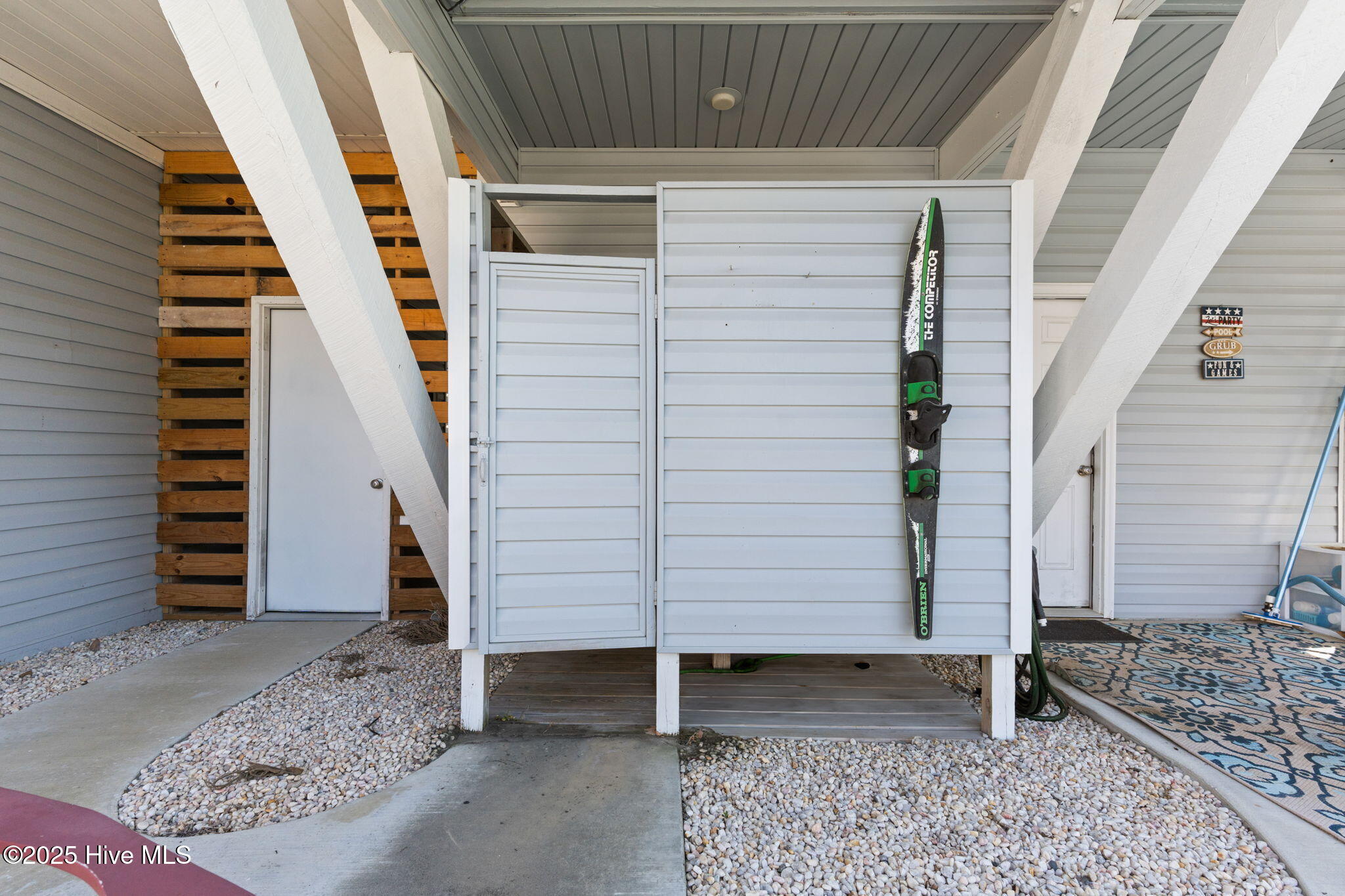 100542158 | Photo 61