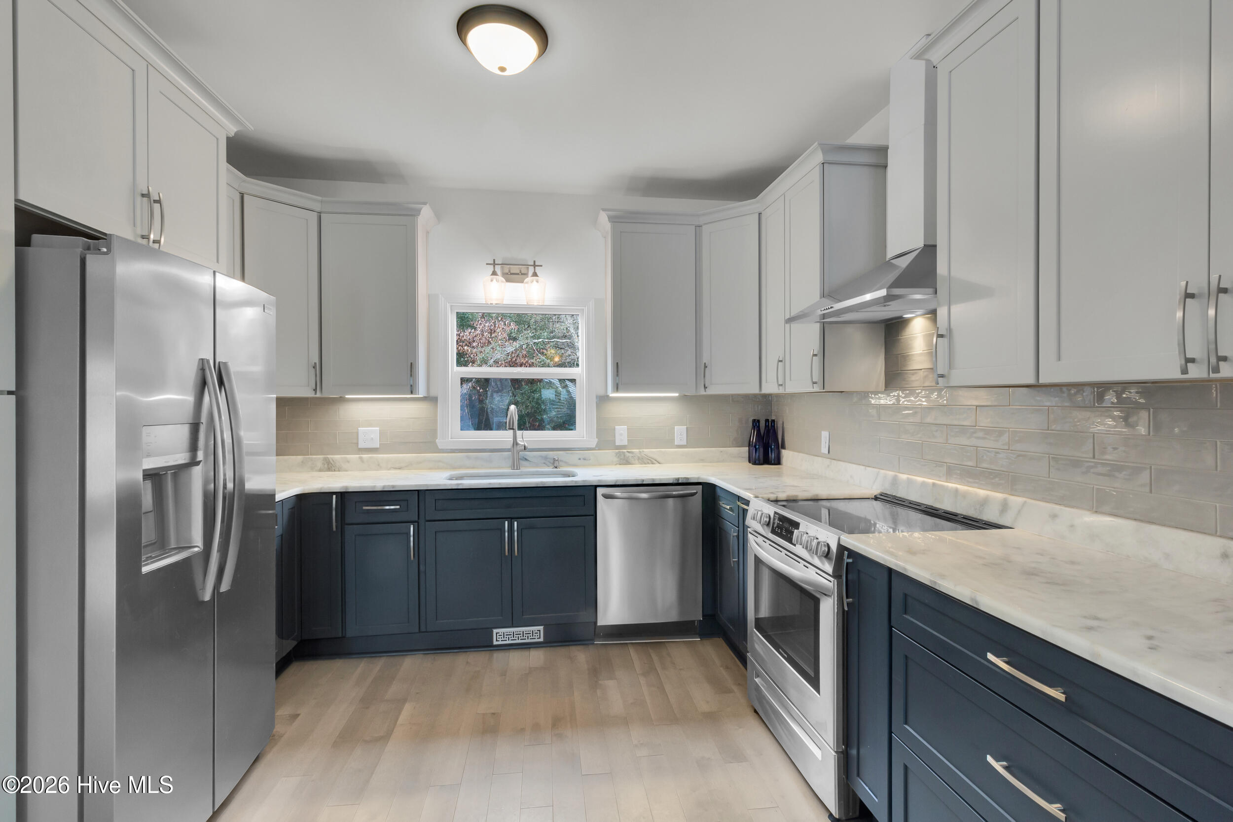 100557877 | Photo 13