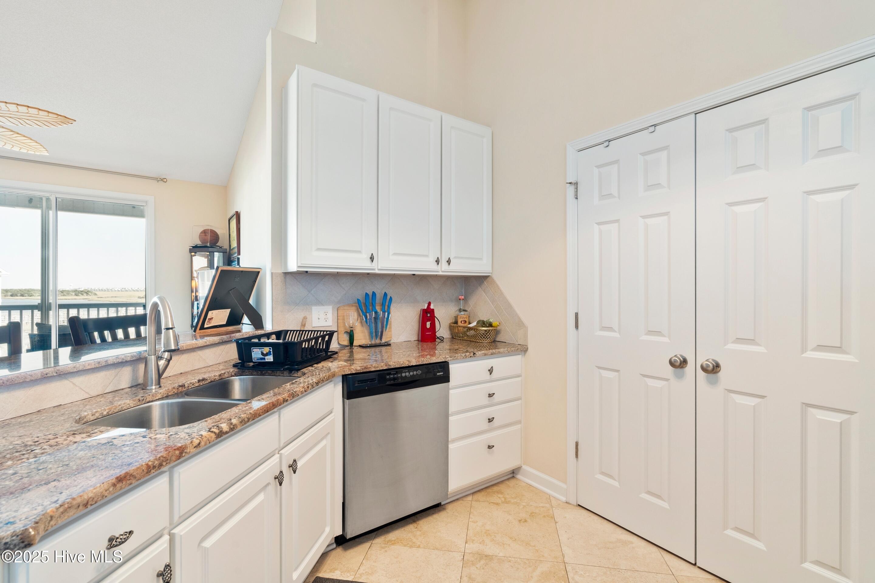 100547401 | Photo 11