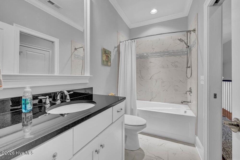 100563966 | Photo 39