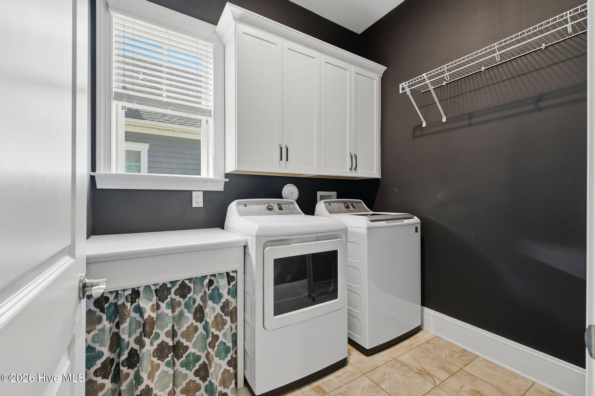 100569190 | Photo 50