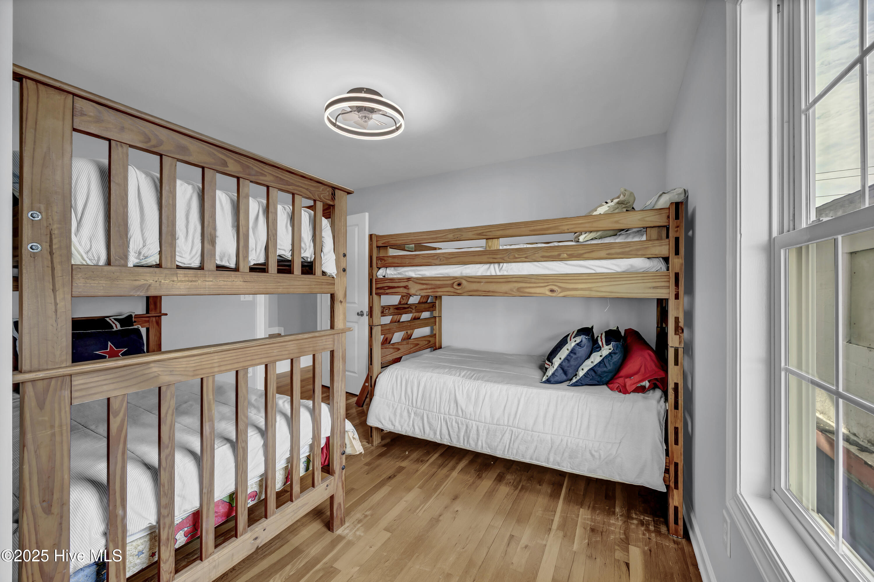 100523371 | Photo 38