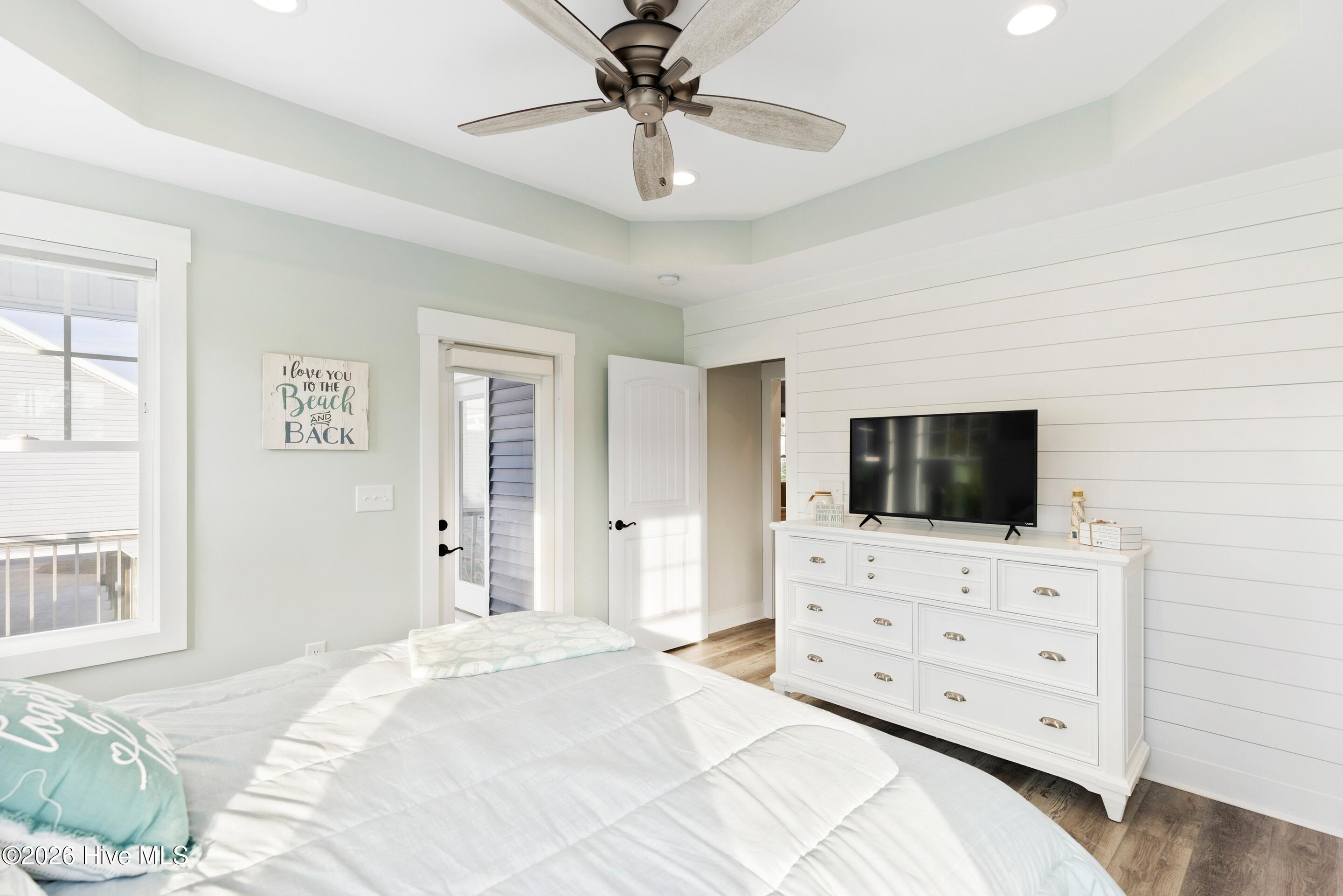 100548444 | Photo 47