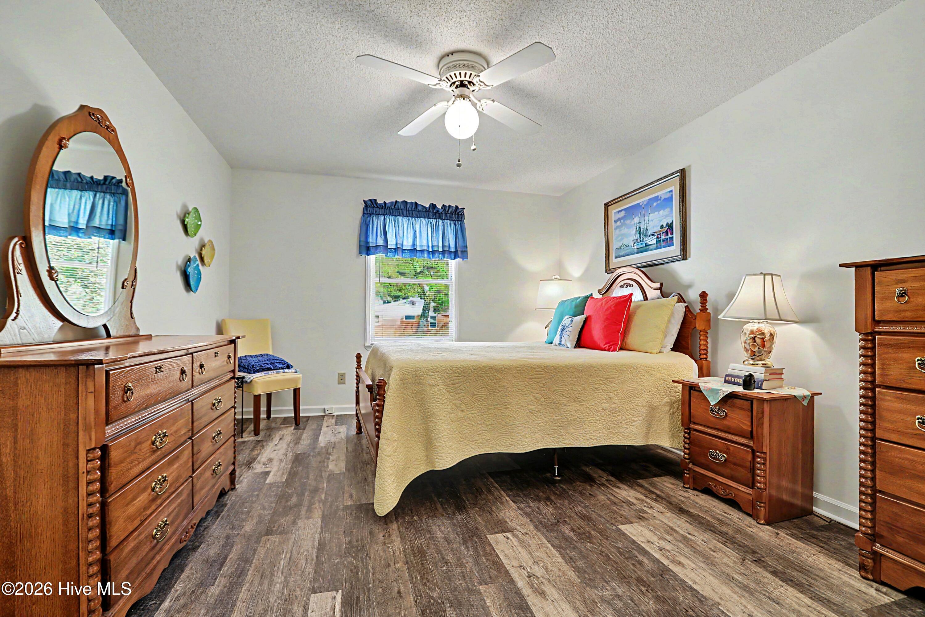 100563320 | Photo 26