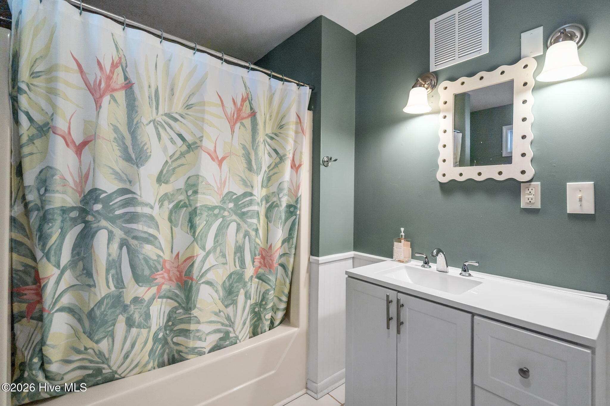 100555405 | Photo 61