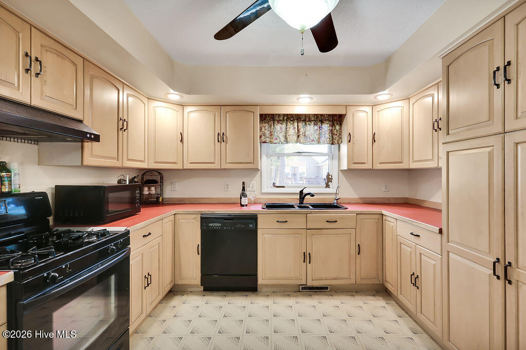 100555403 | Photo 15