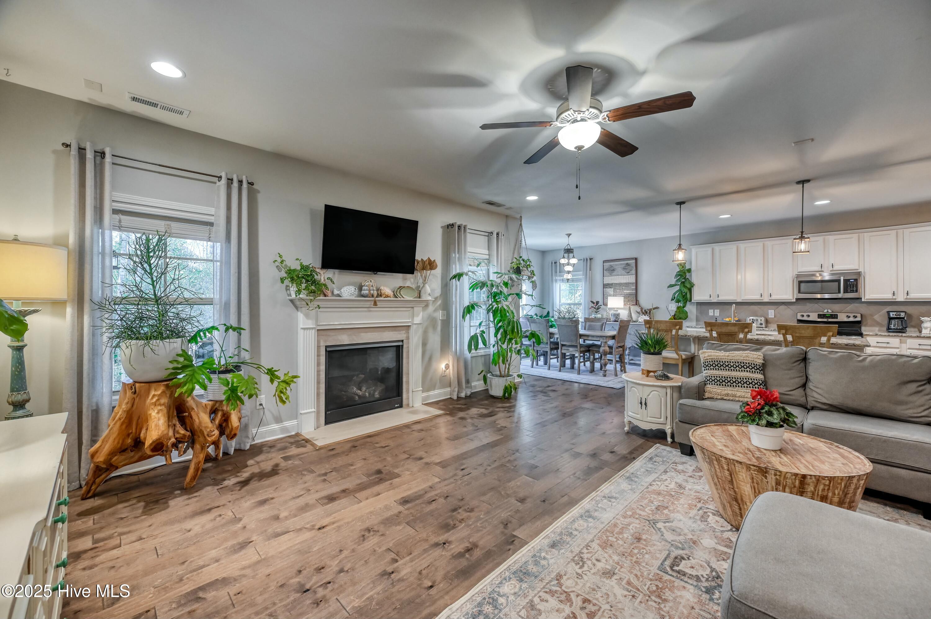 100561132 | Photo 10