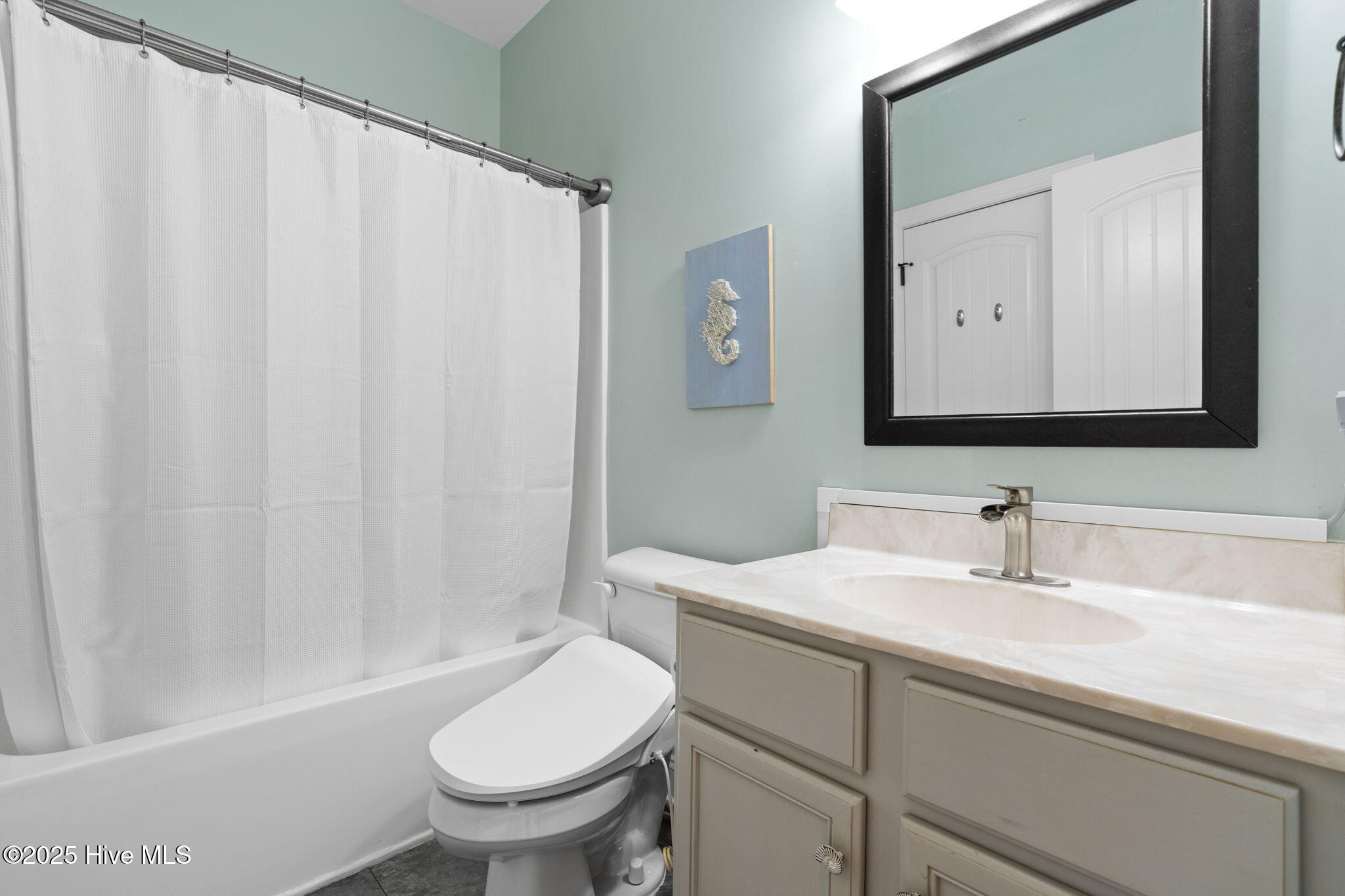 100521115 | Photo 27