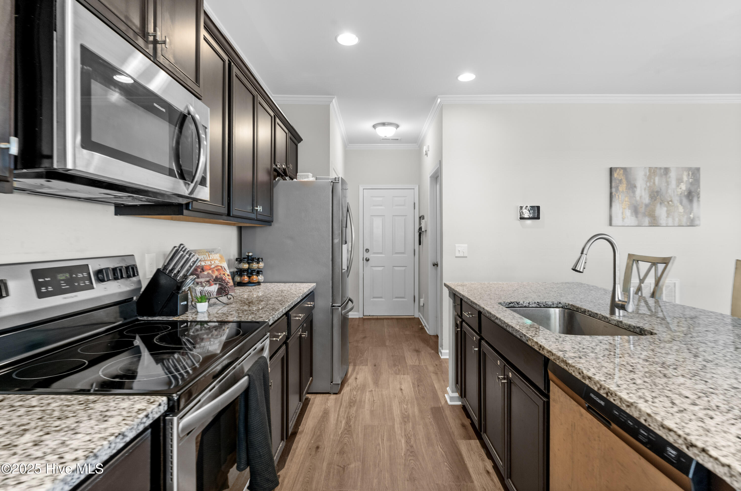 100511448 | Photo 15