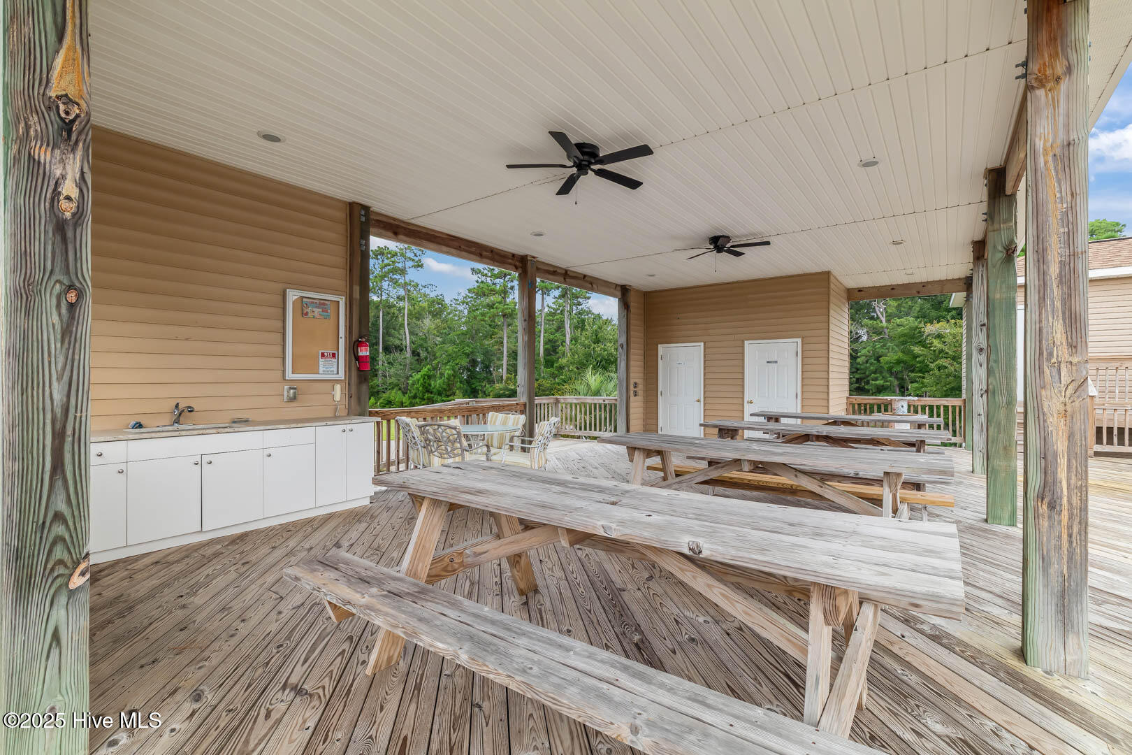 100544097 | Photo 77