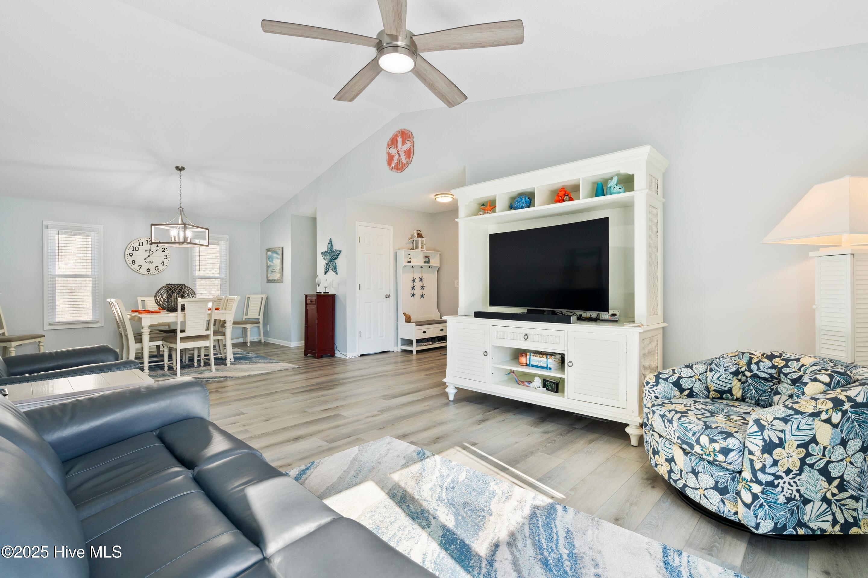 100541347 | Photo 10