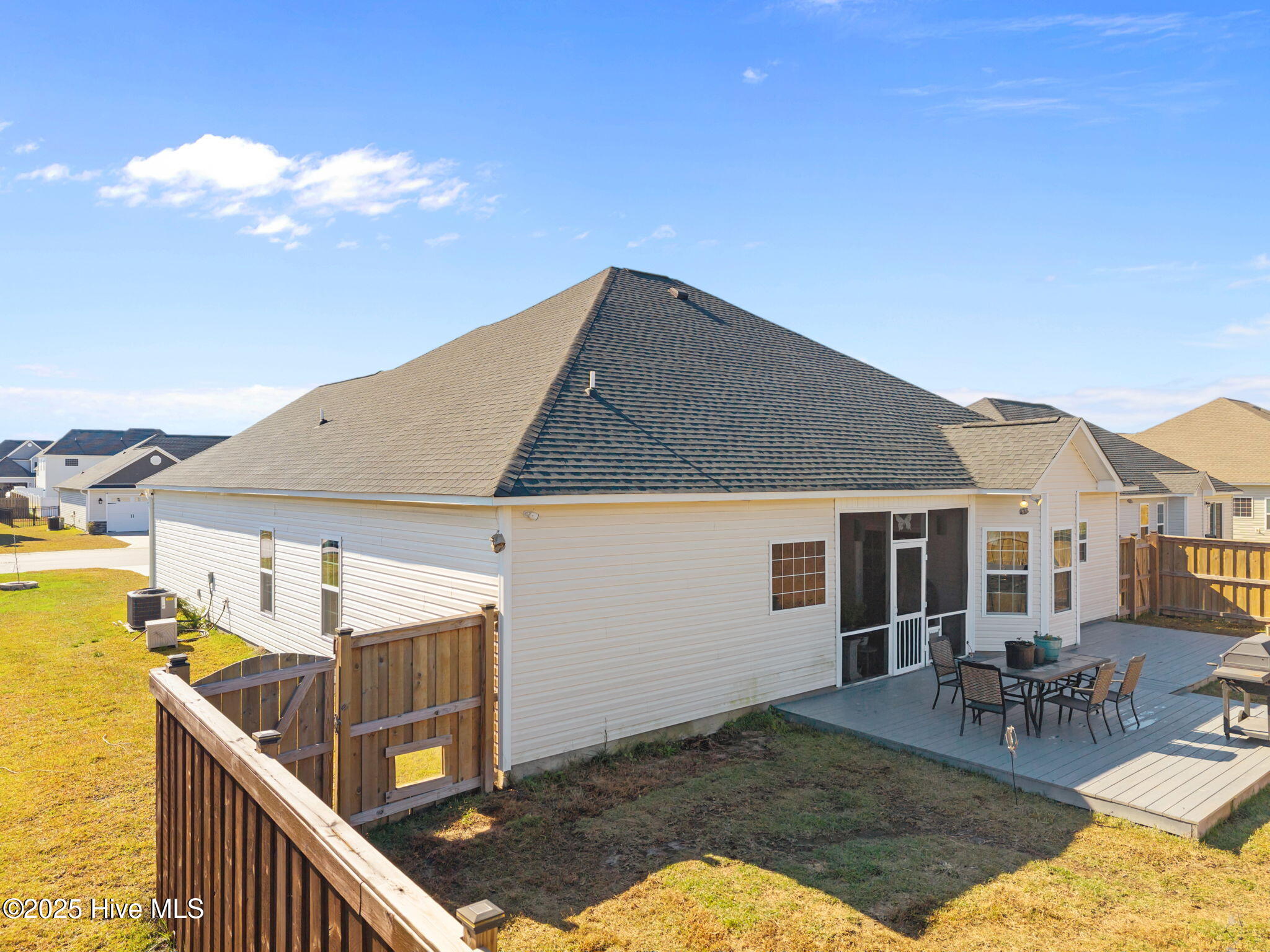 100539854 | Photo 32