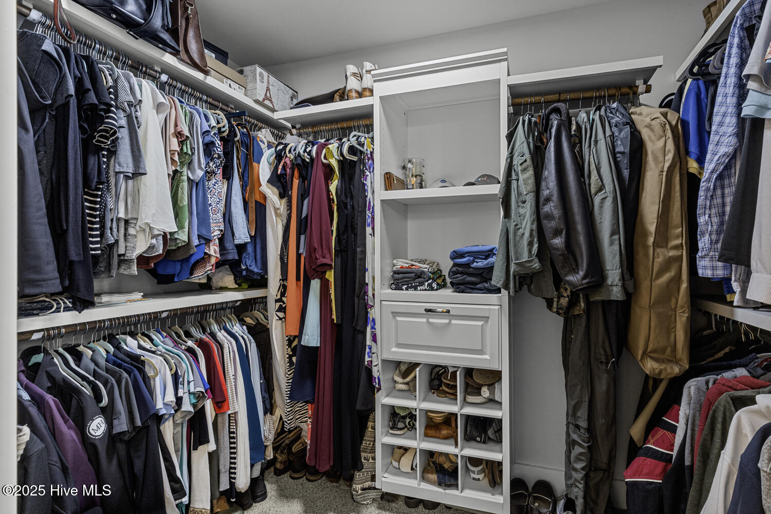 100543242 | Photo 25