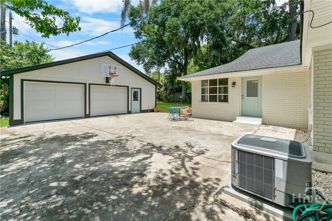 detached garage/workshop