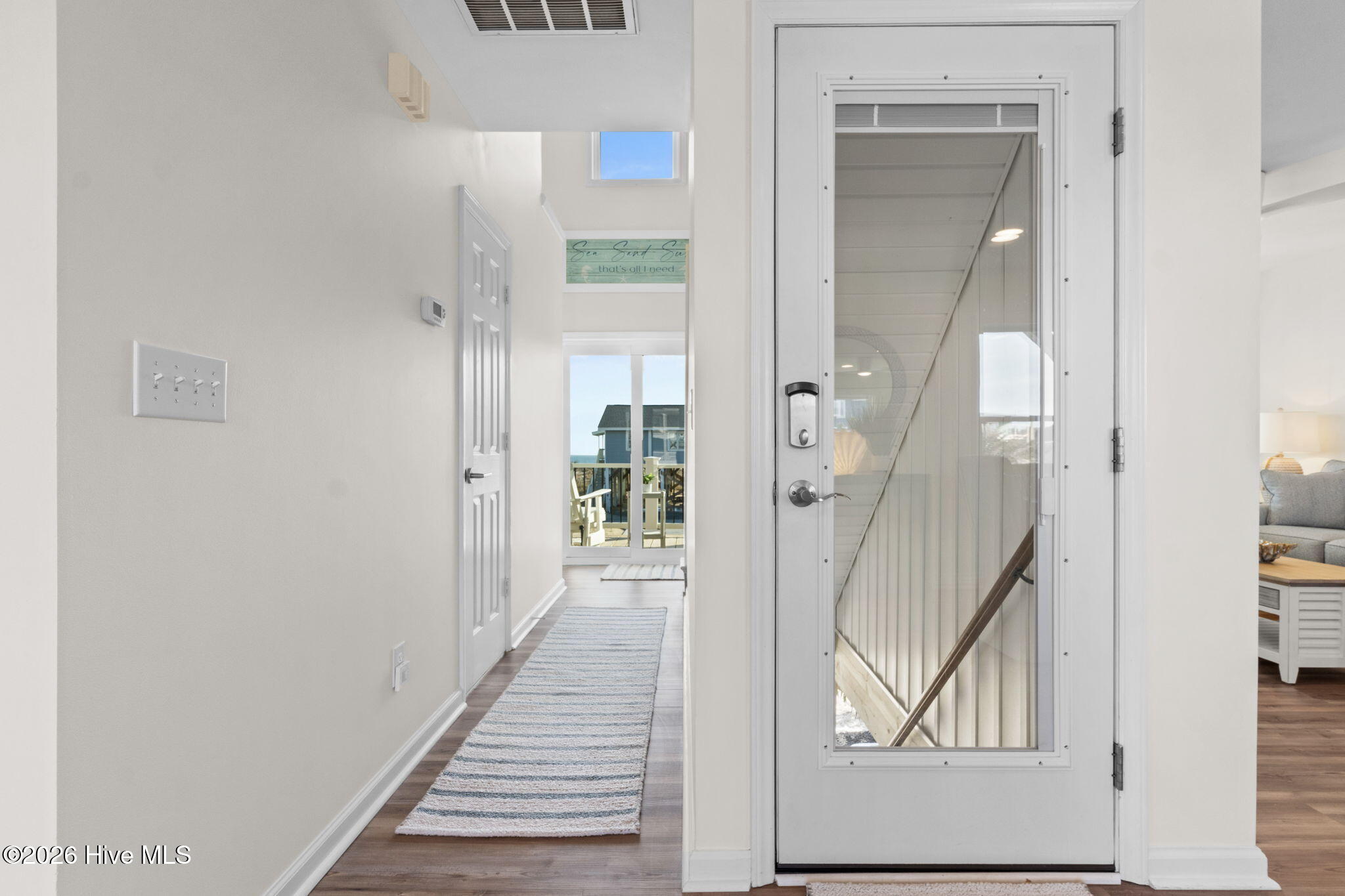 100558886 | Photo 12