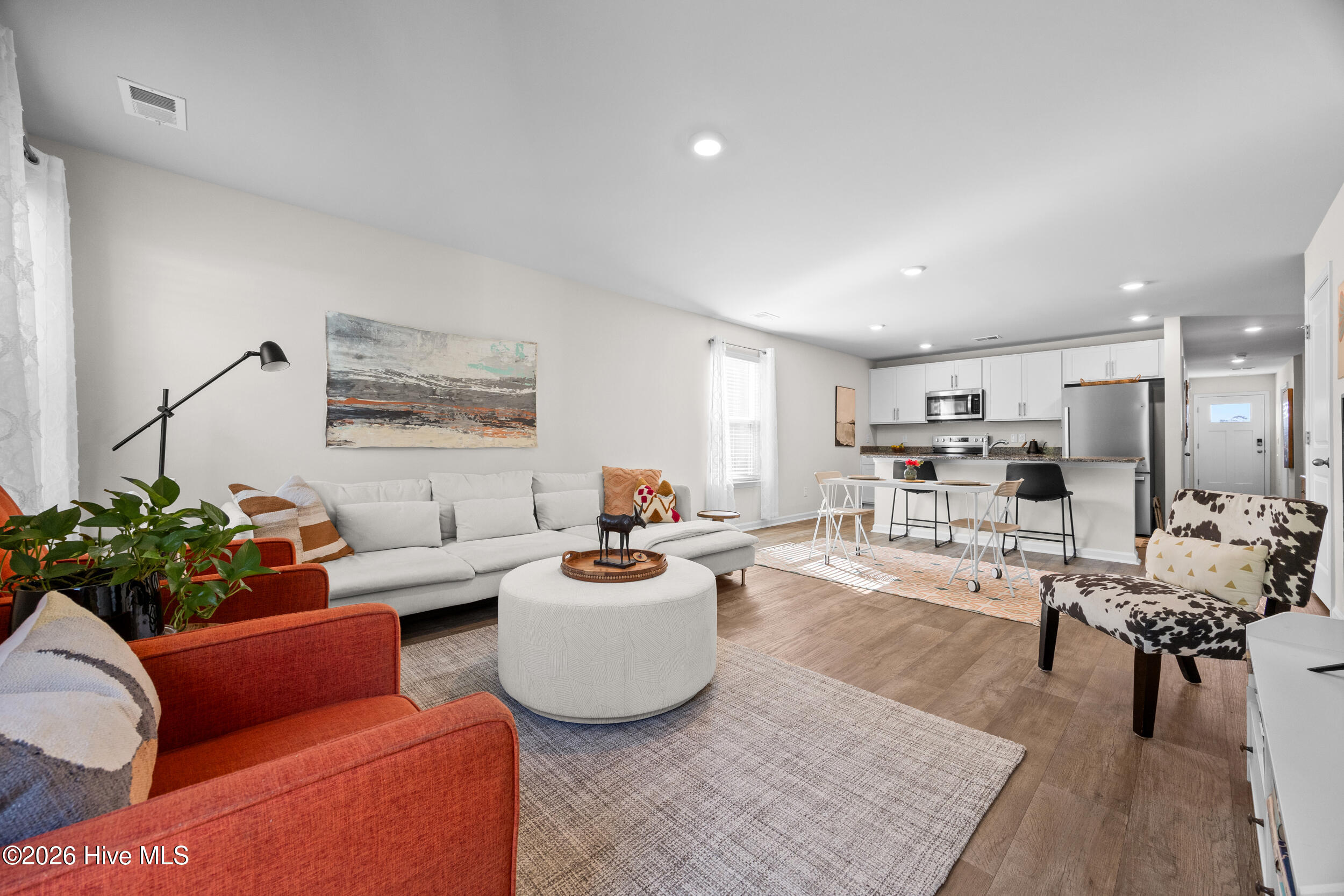 100567643 | Photo 28