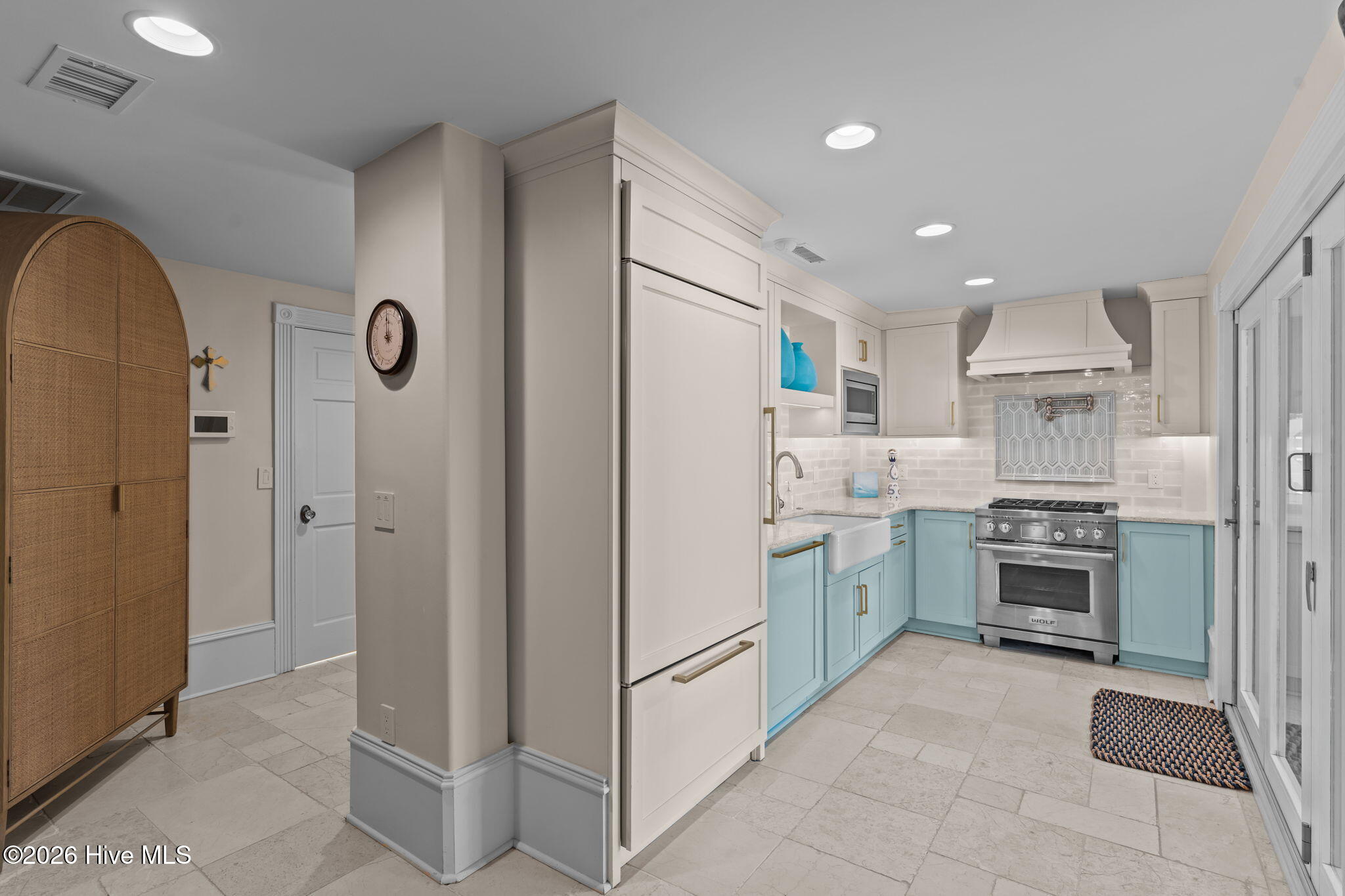 100552689 | Photo 83