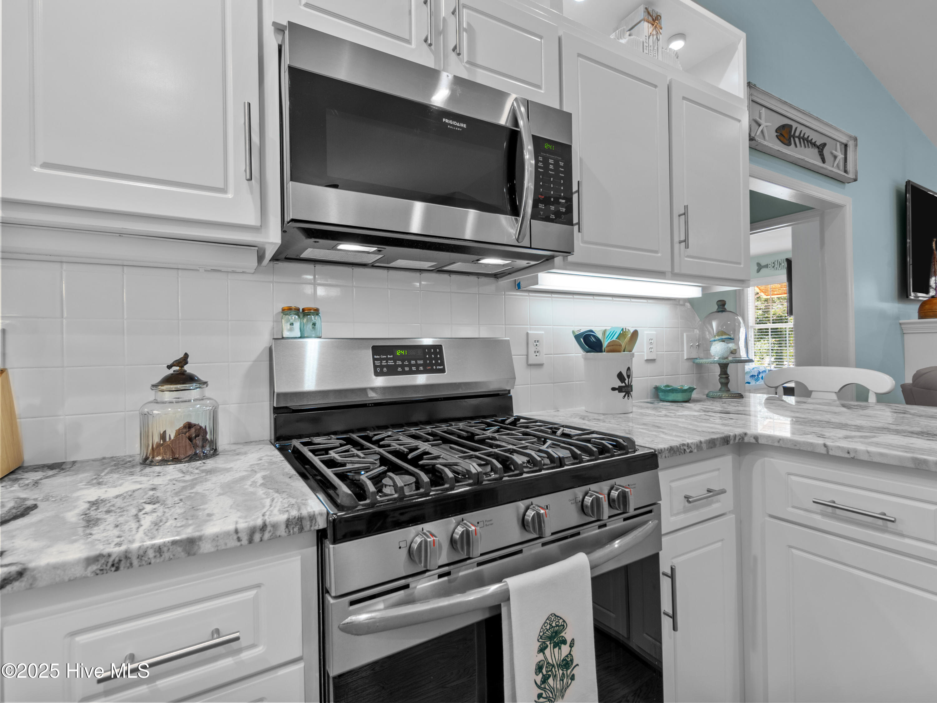 100559925 | Photo 13